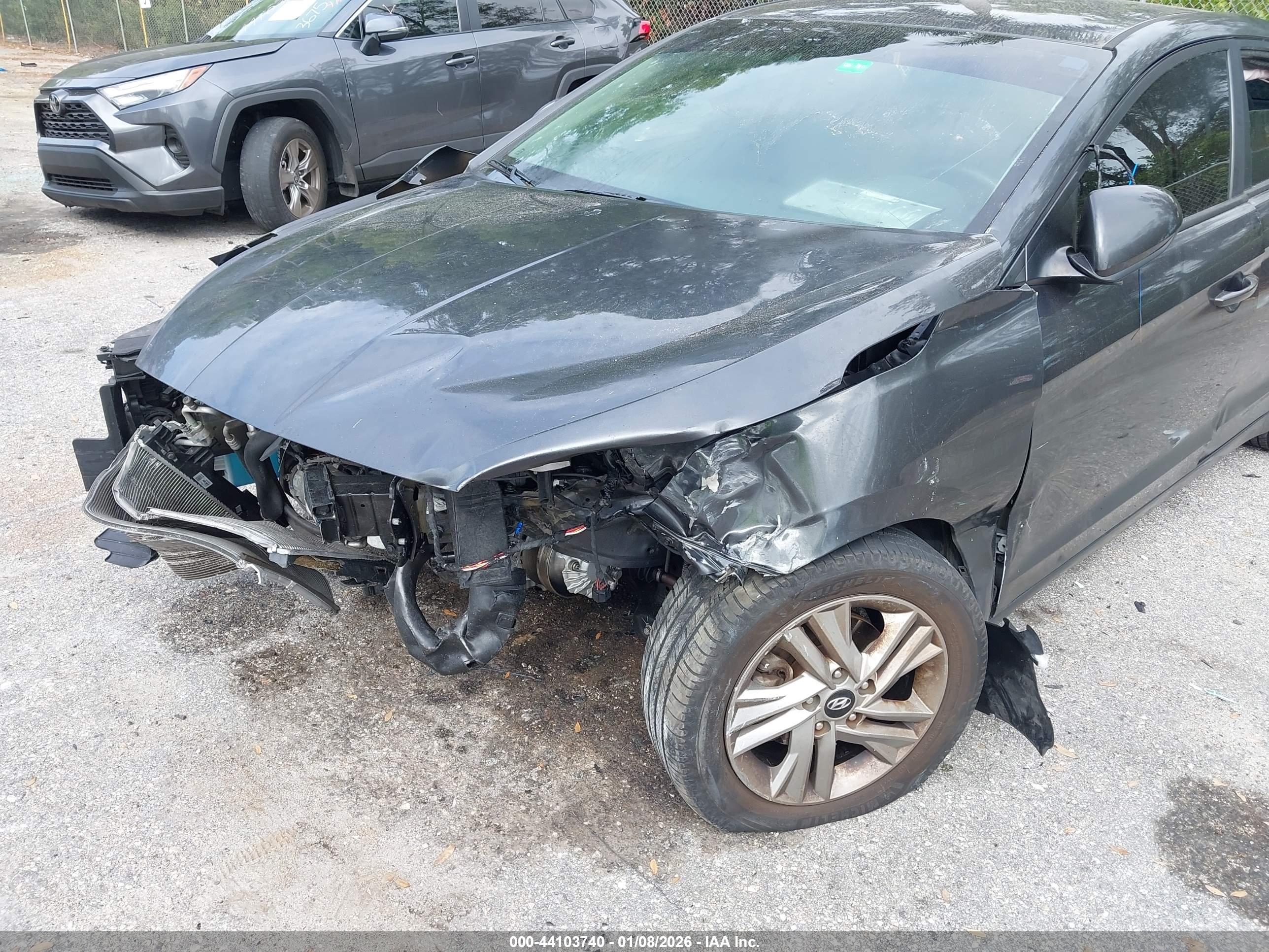 HYUNDAI ELANTRA image 6