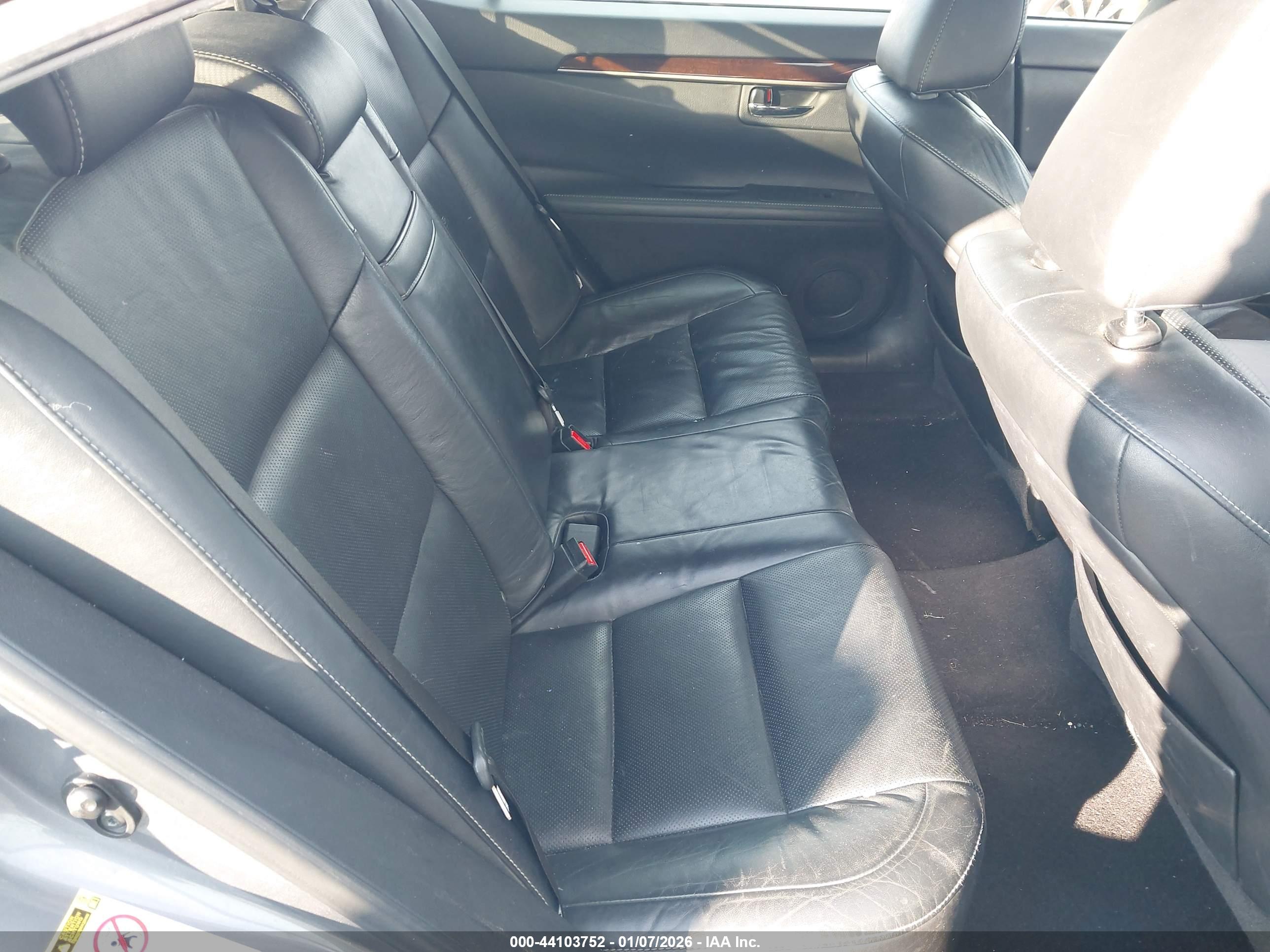 LEXUS ES image 8