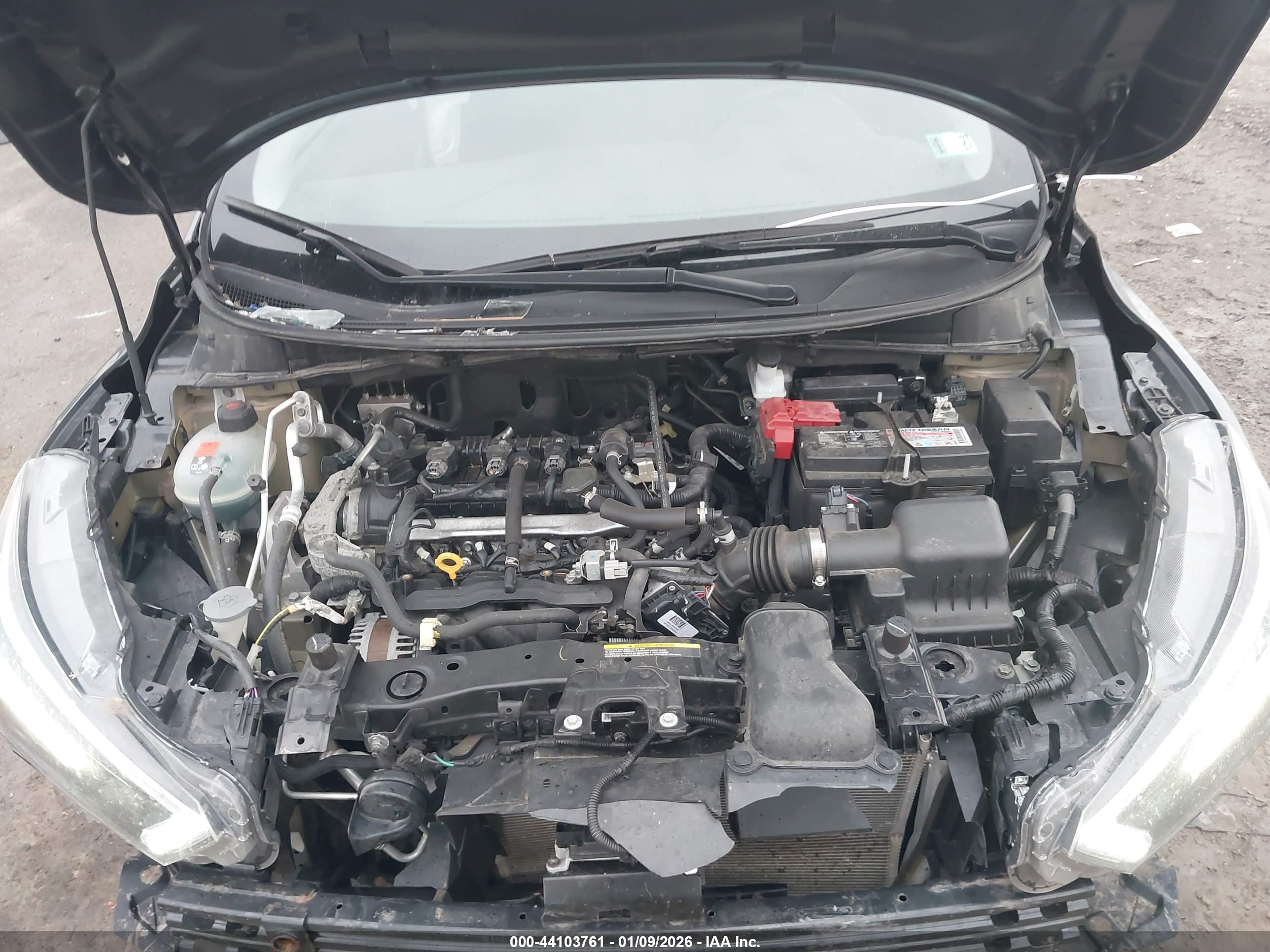 NISSAN VERSA image 10