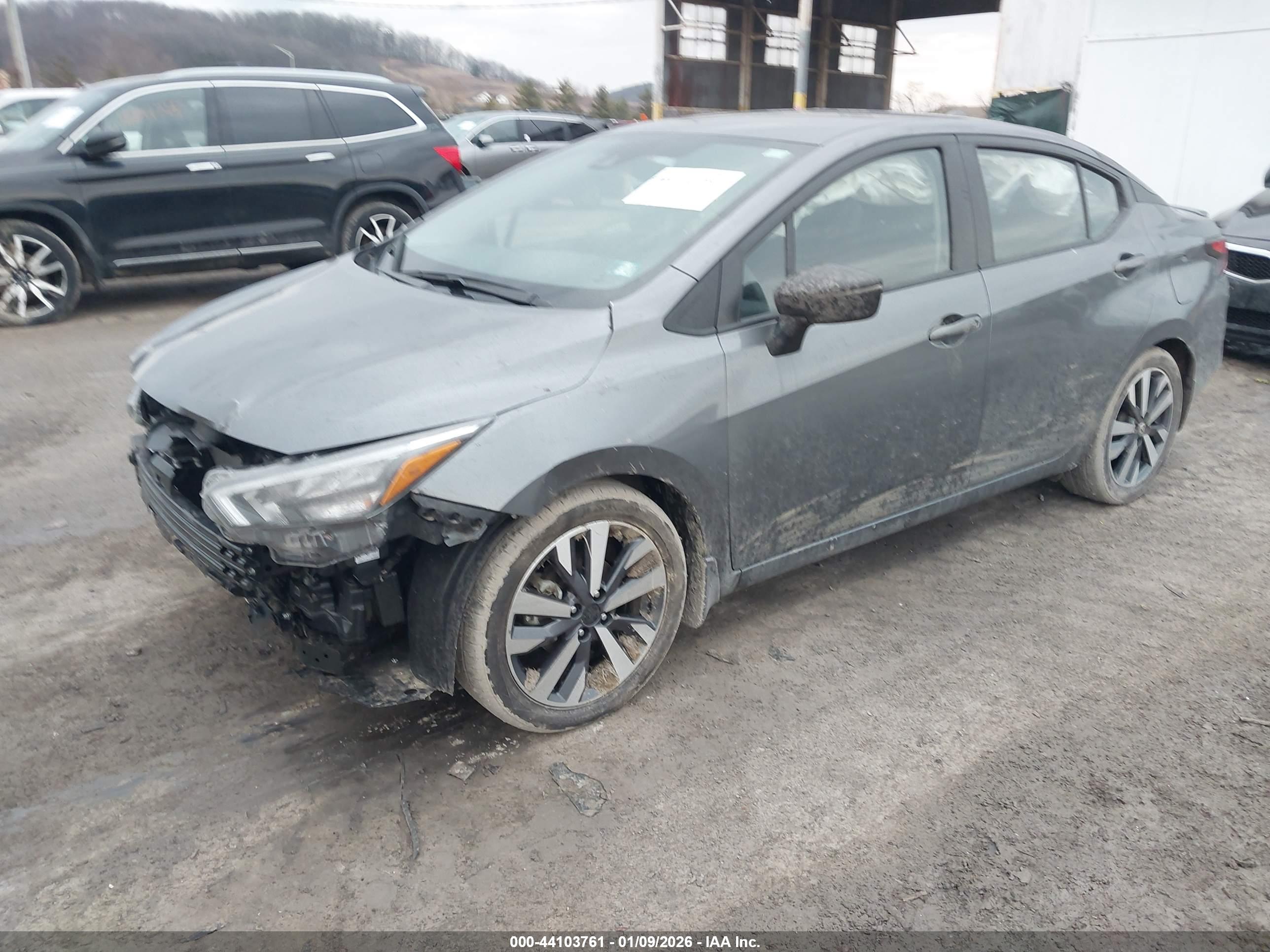 NISSAN VERSA image 2