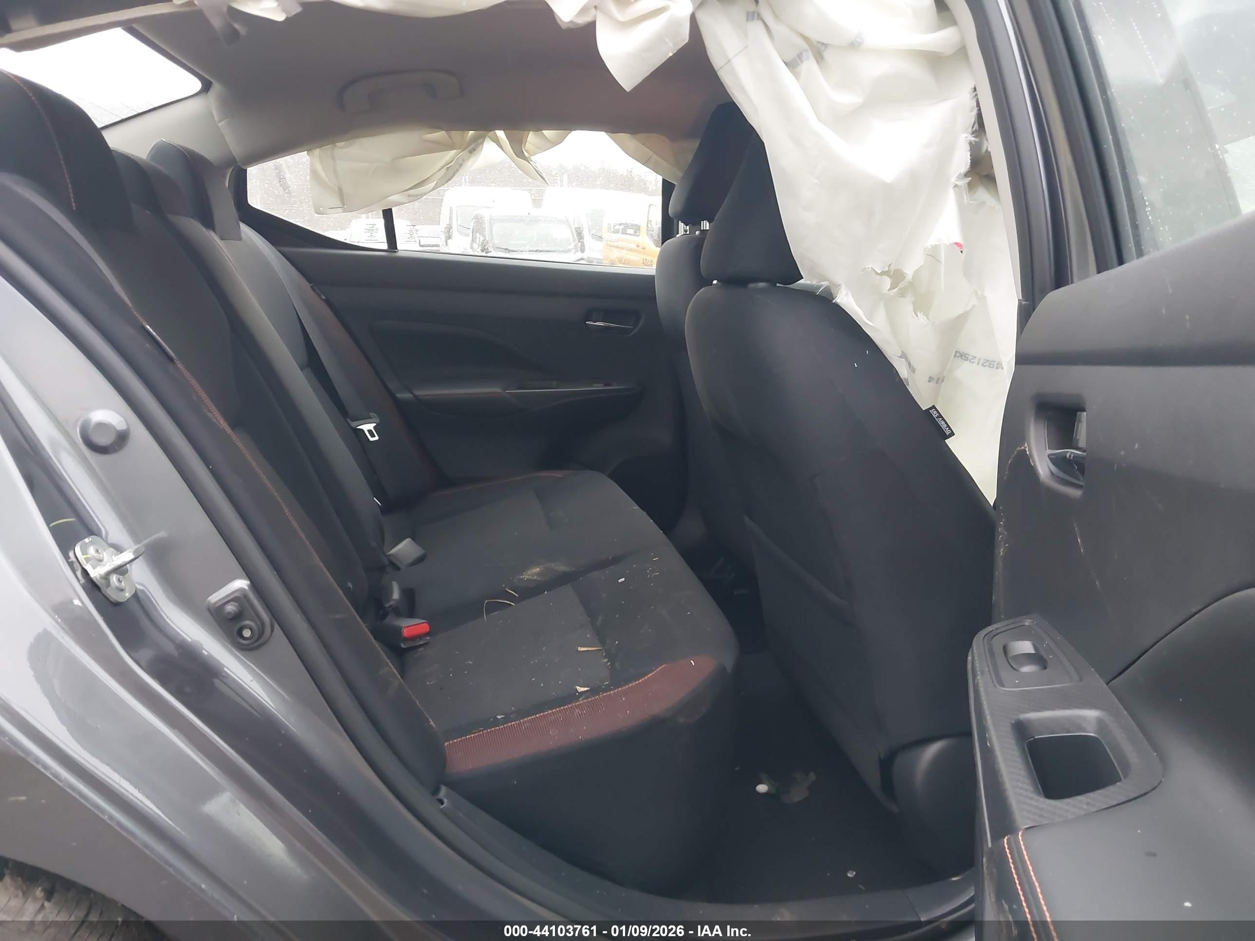 NISSAN VERSA image 8