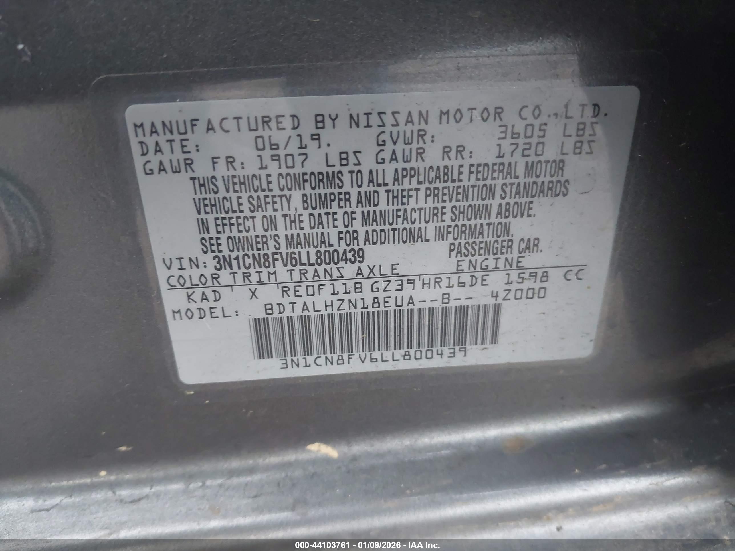 NISSAN VERSA image 9