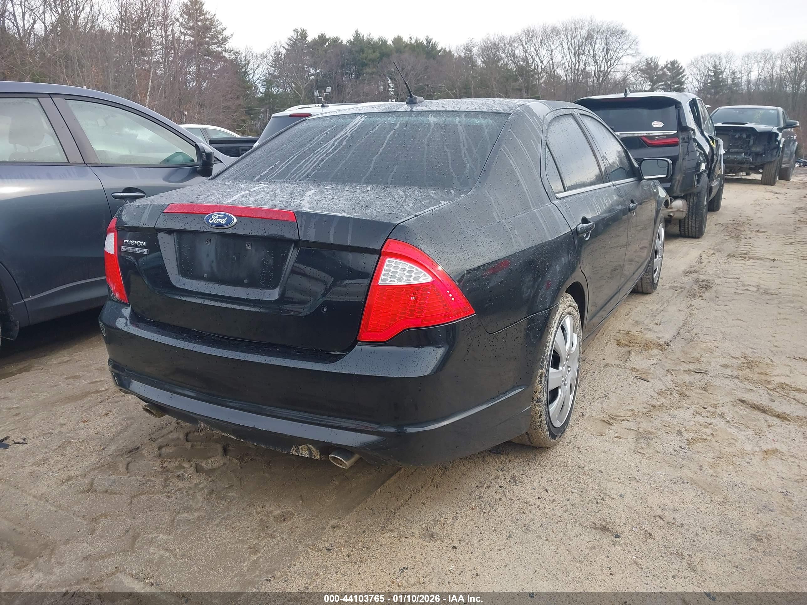 FORD FUSION image 4