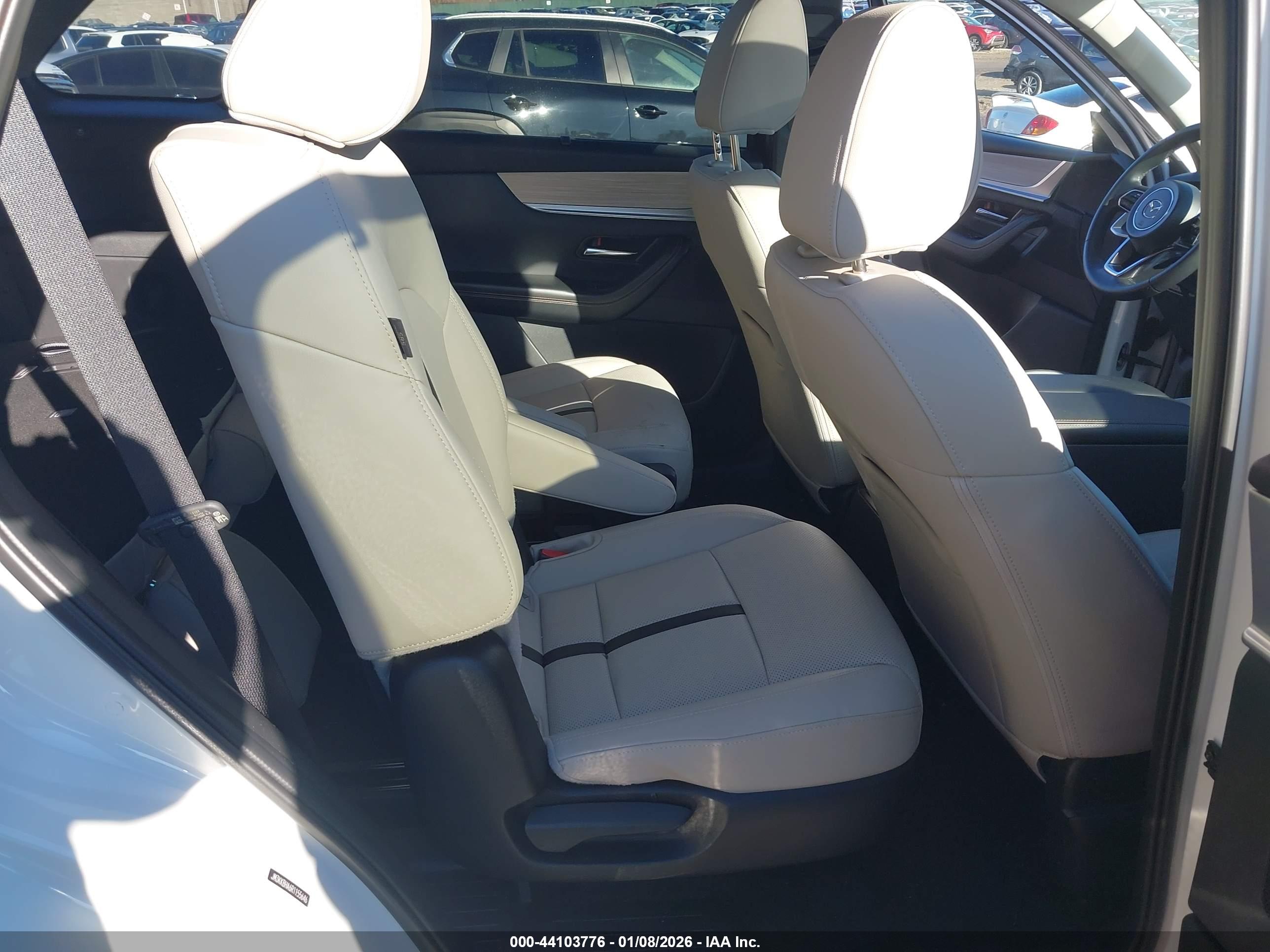MAZDA CX-90 image 8