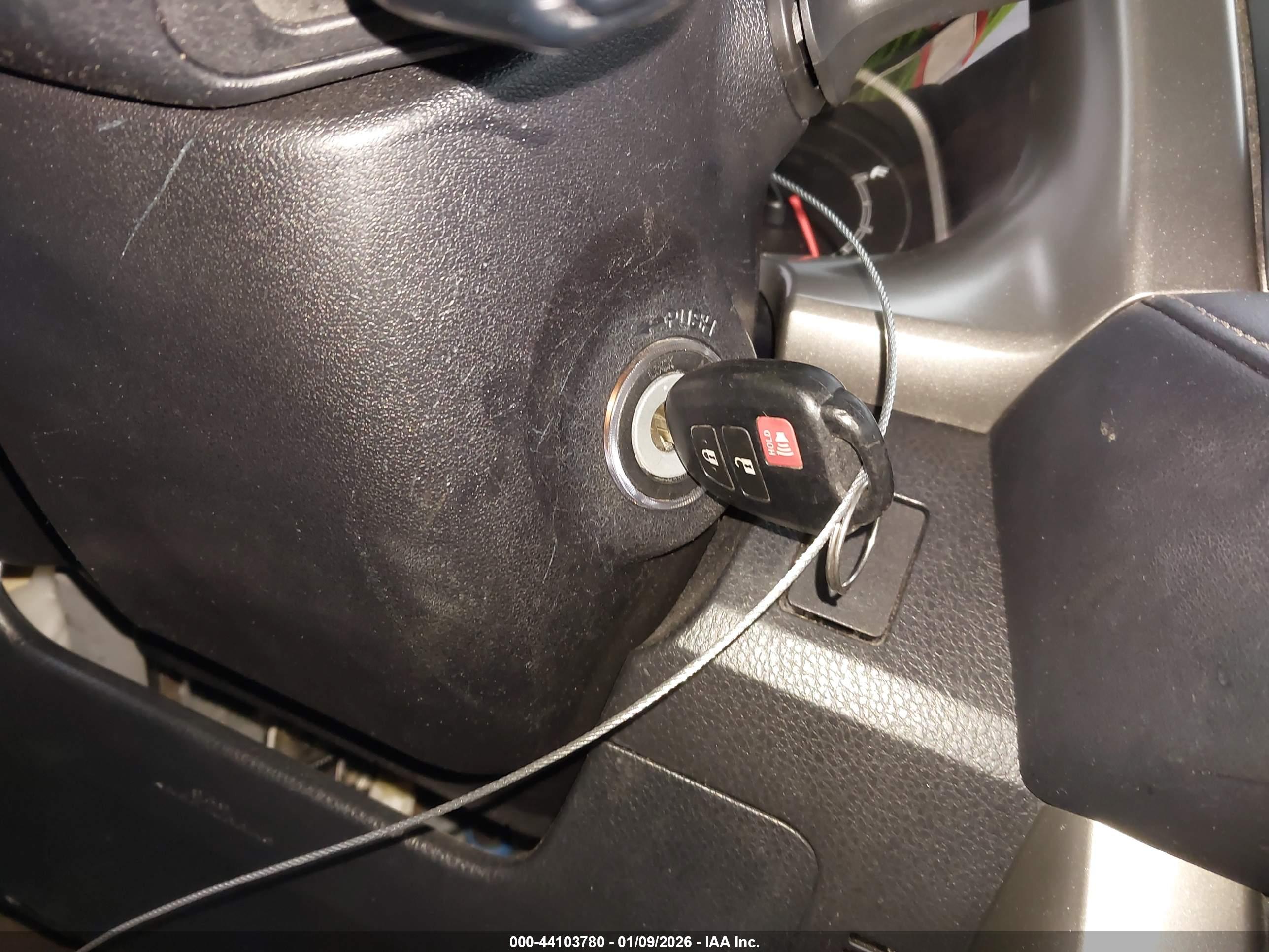 TOYOTA RAV4 image 11