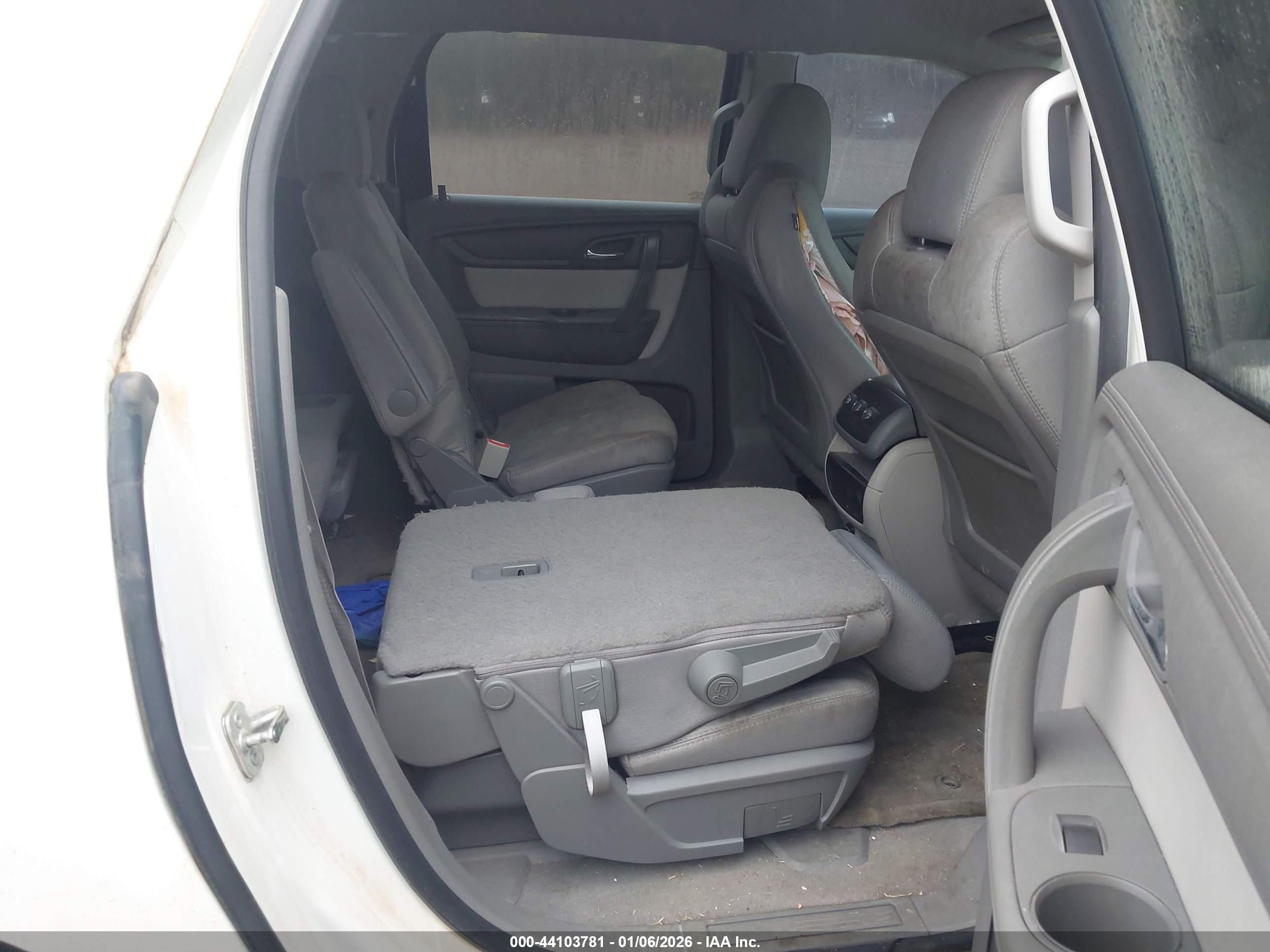 GMC ACADIA image 8