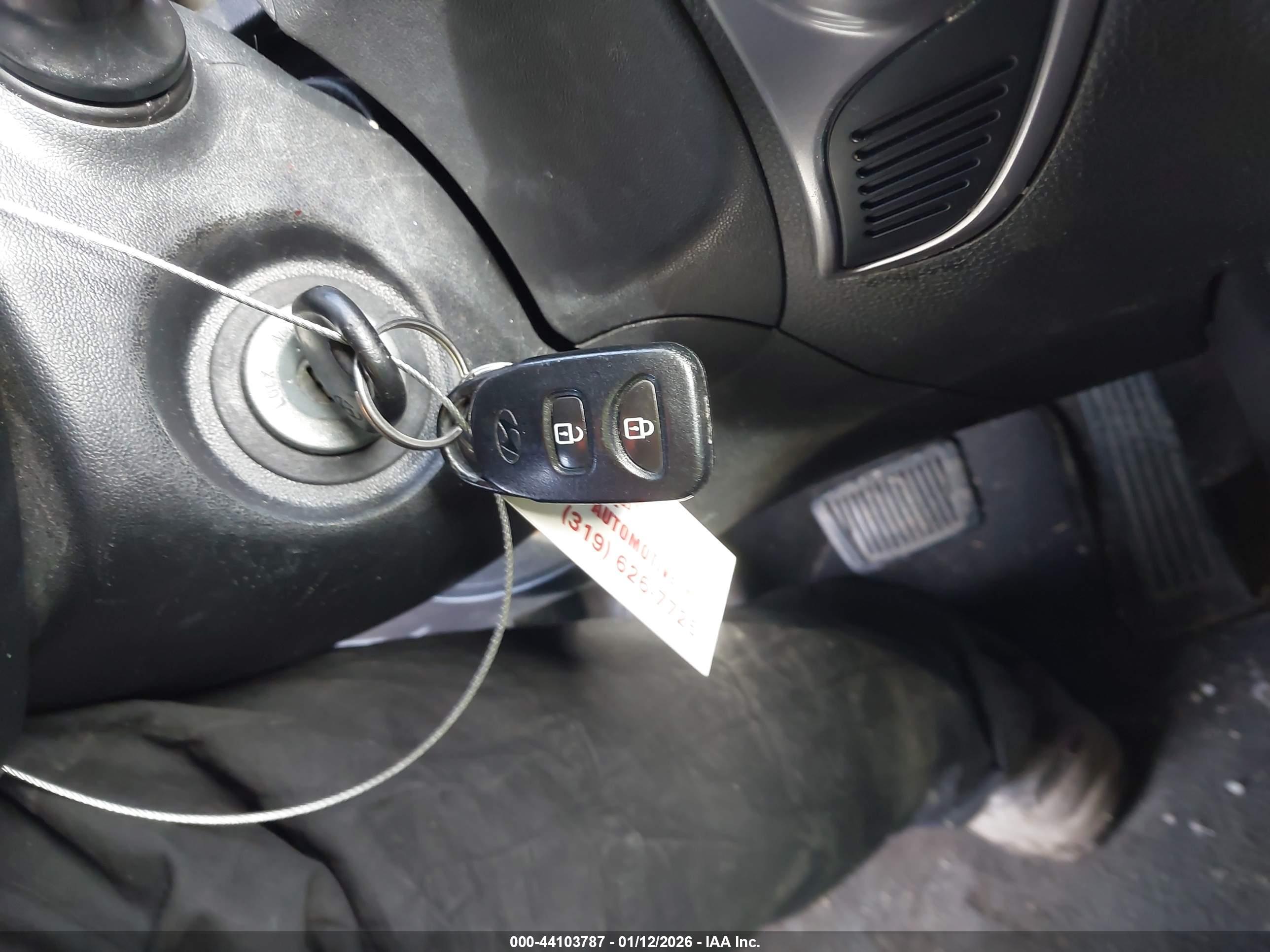 HYUNDAI TUCSON image 11