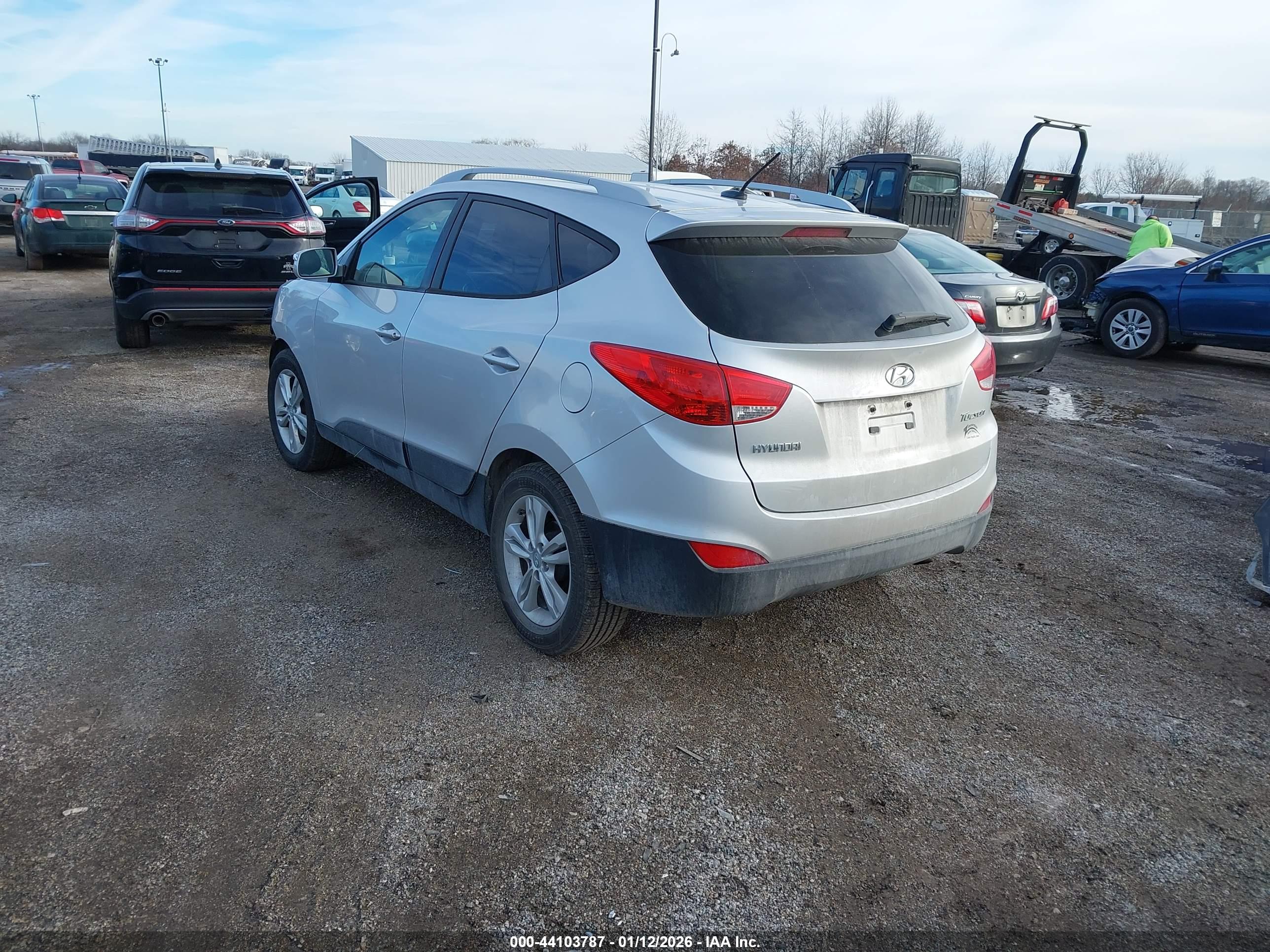 HYUNDAI TUCSON image 3
