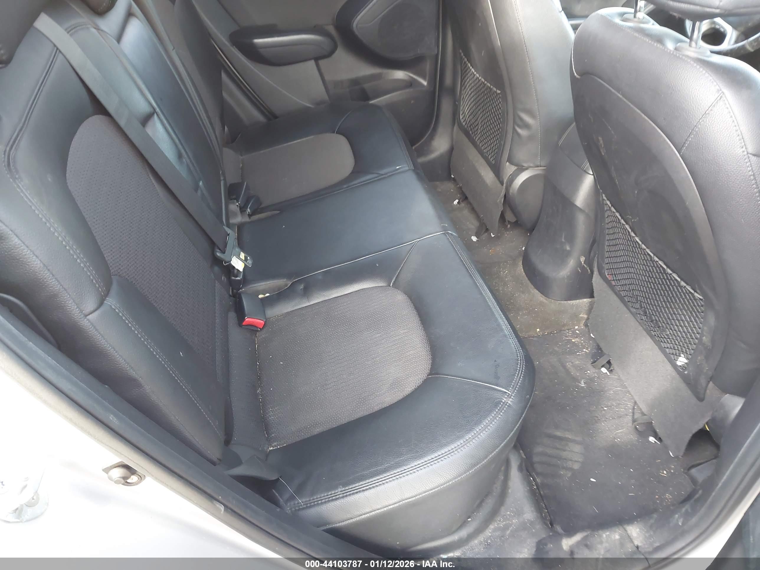 HYUNDAI TUCSON image 8