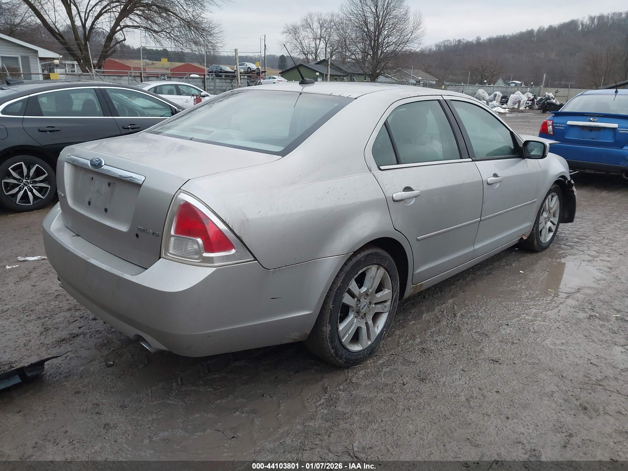 FORD FUSION image 4