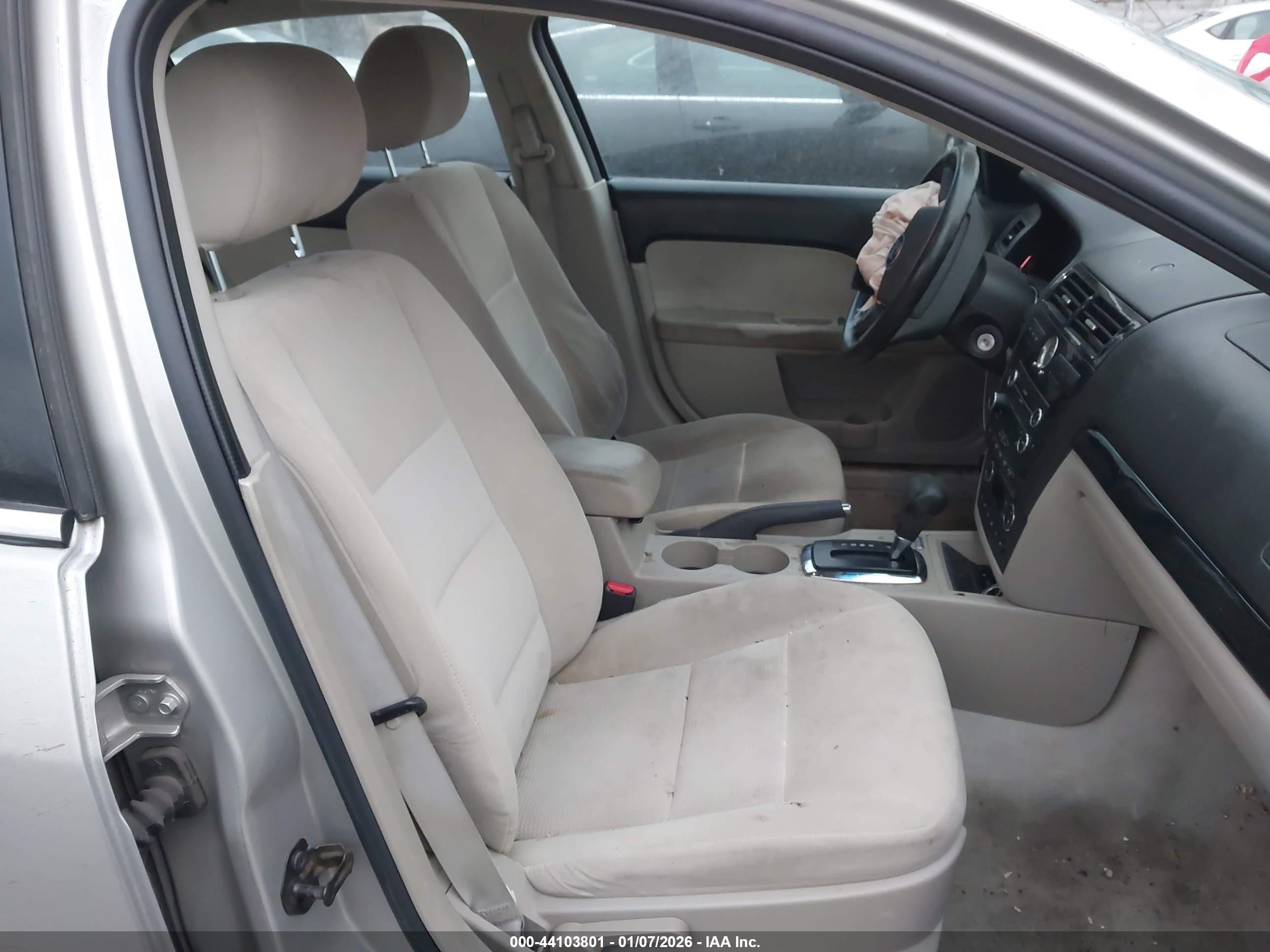 FORD FUSION image 5