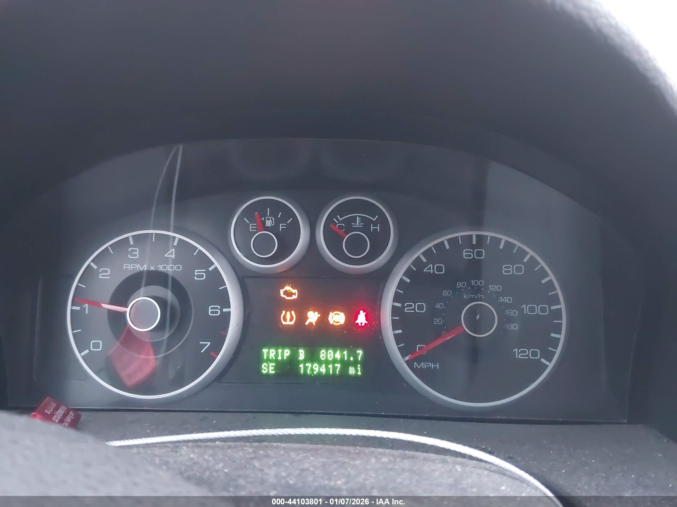 FORD FUSION image 7