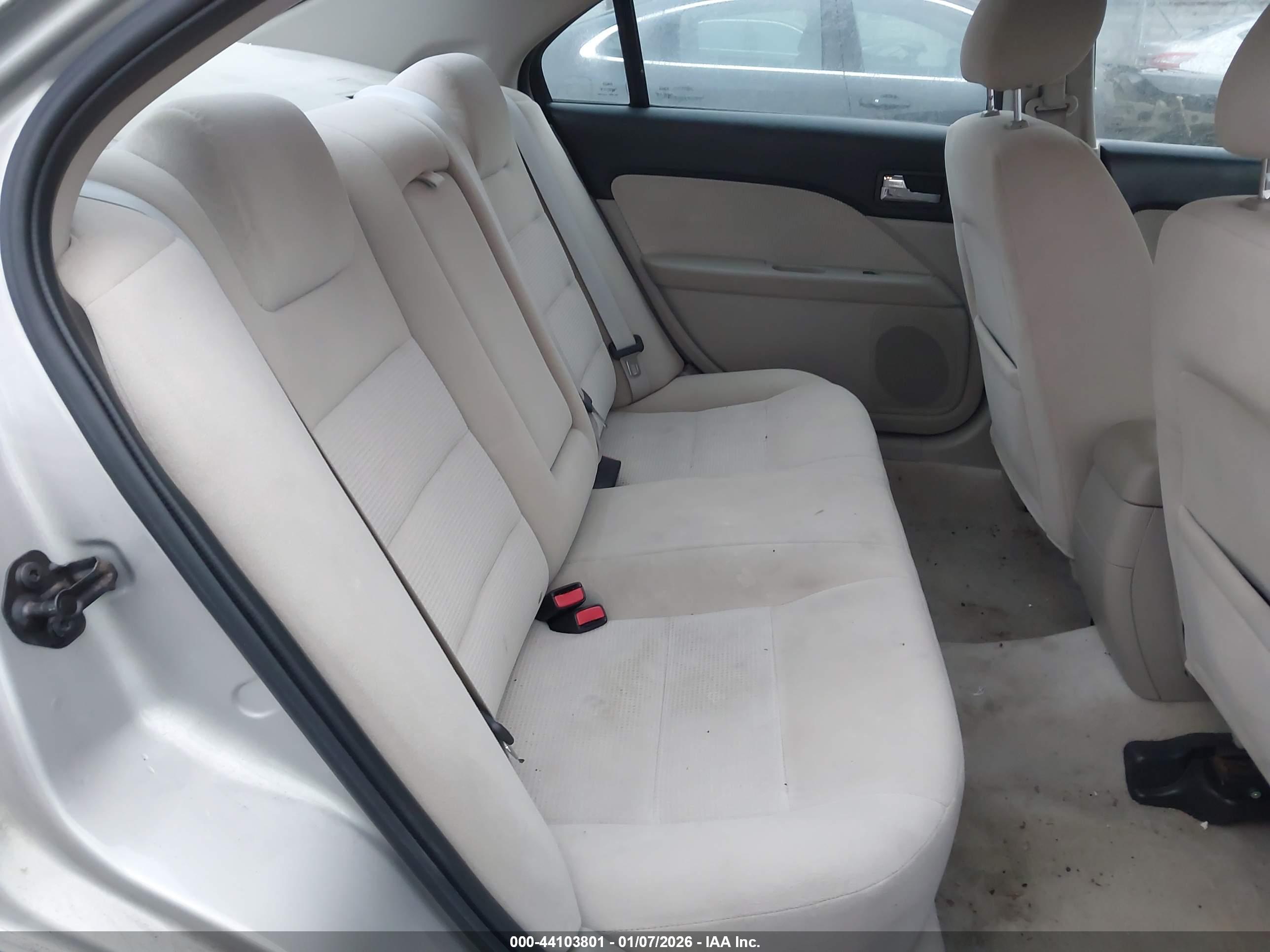 FORD FUSION image 8
