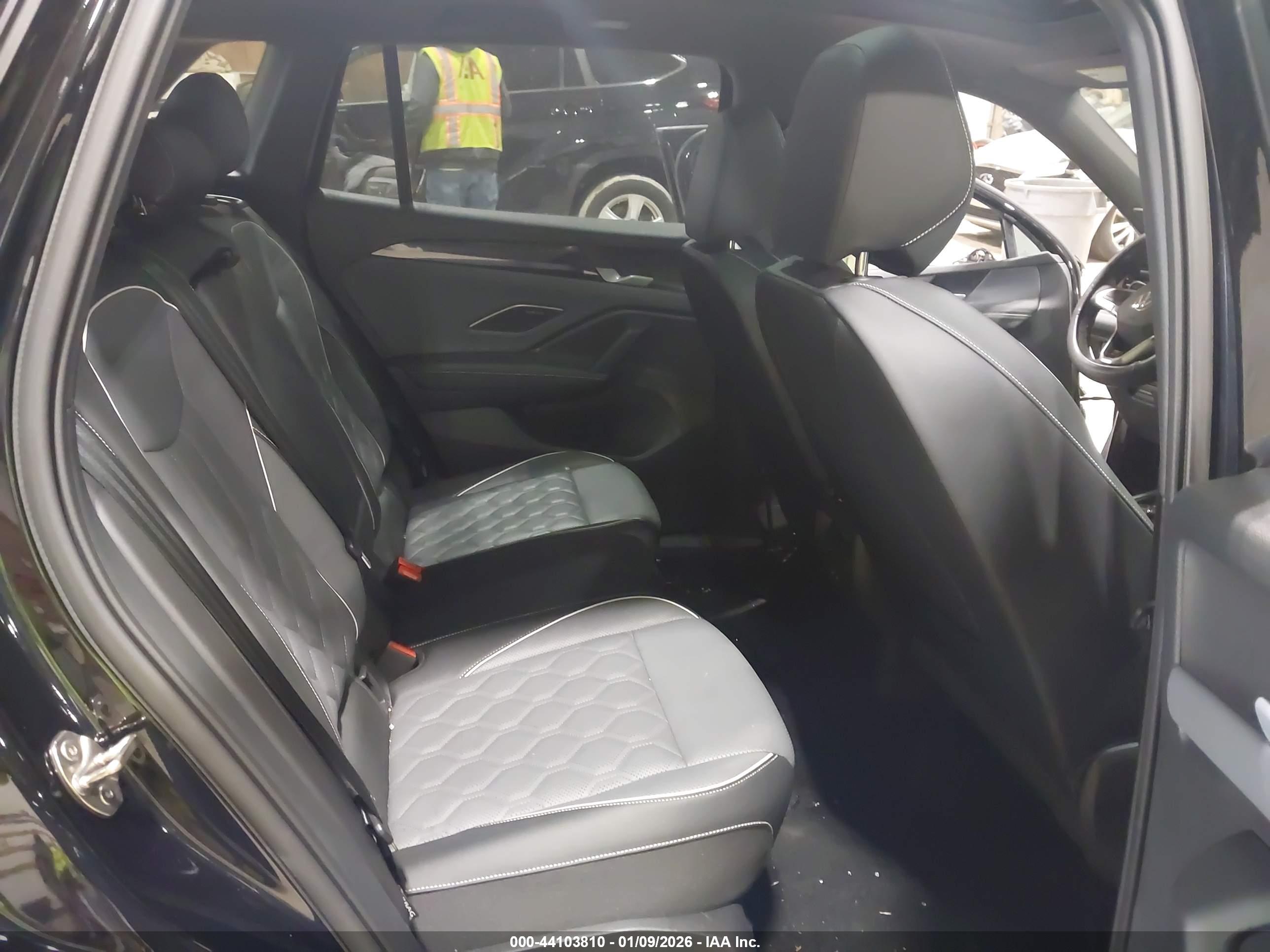 VOLKSWAGEN TIGUAN image 8