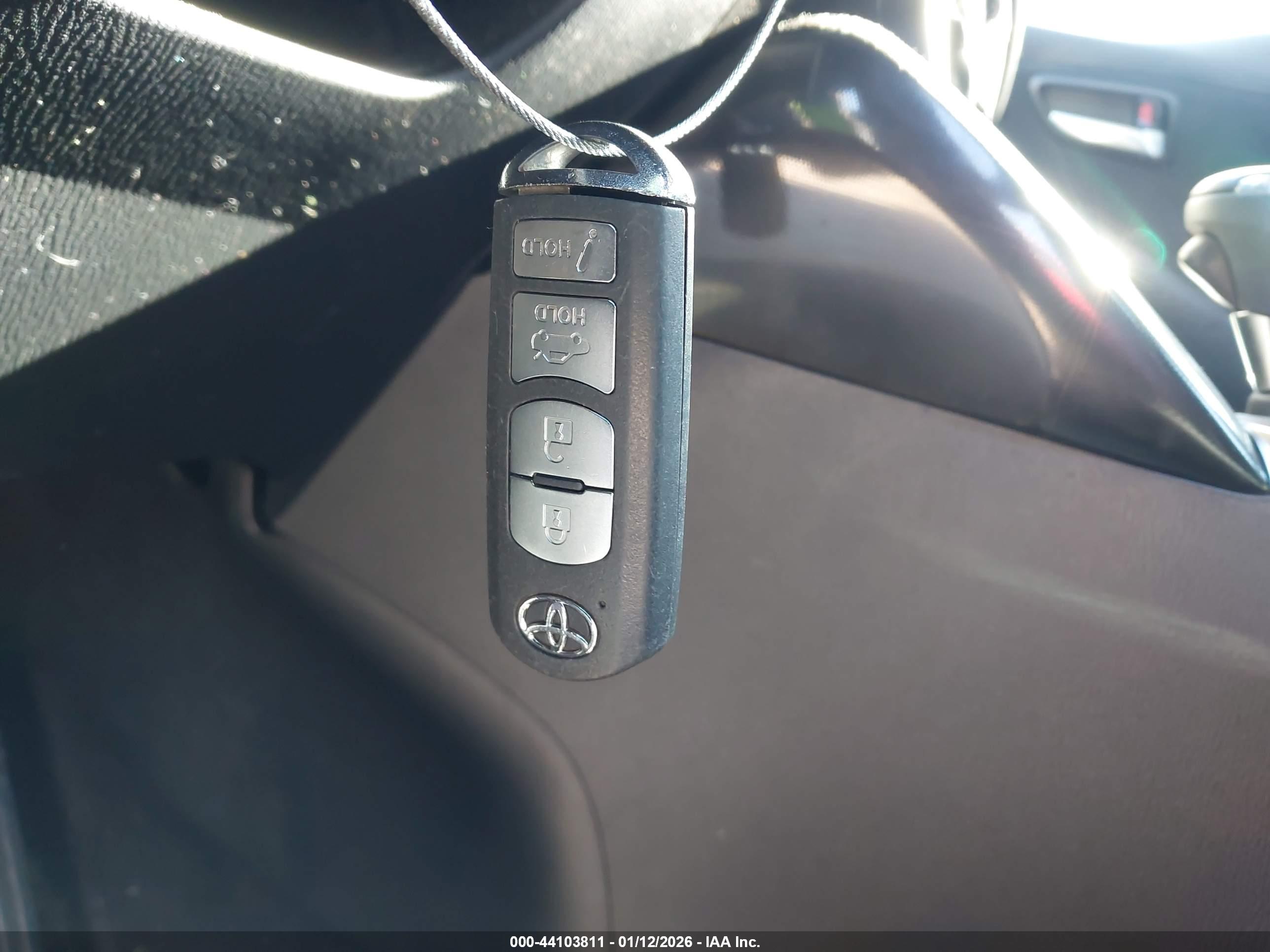 TOYOTA YARIS image 11