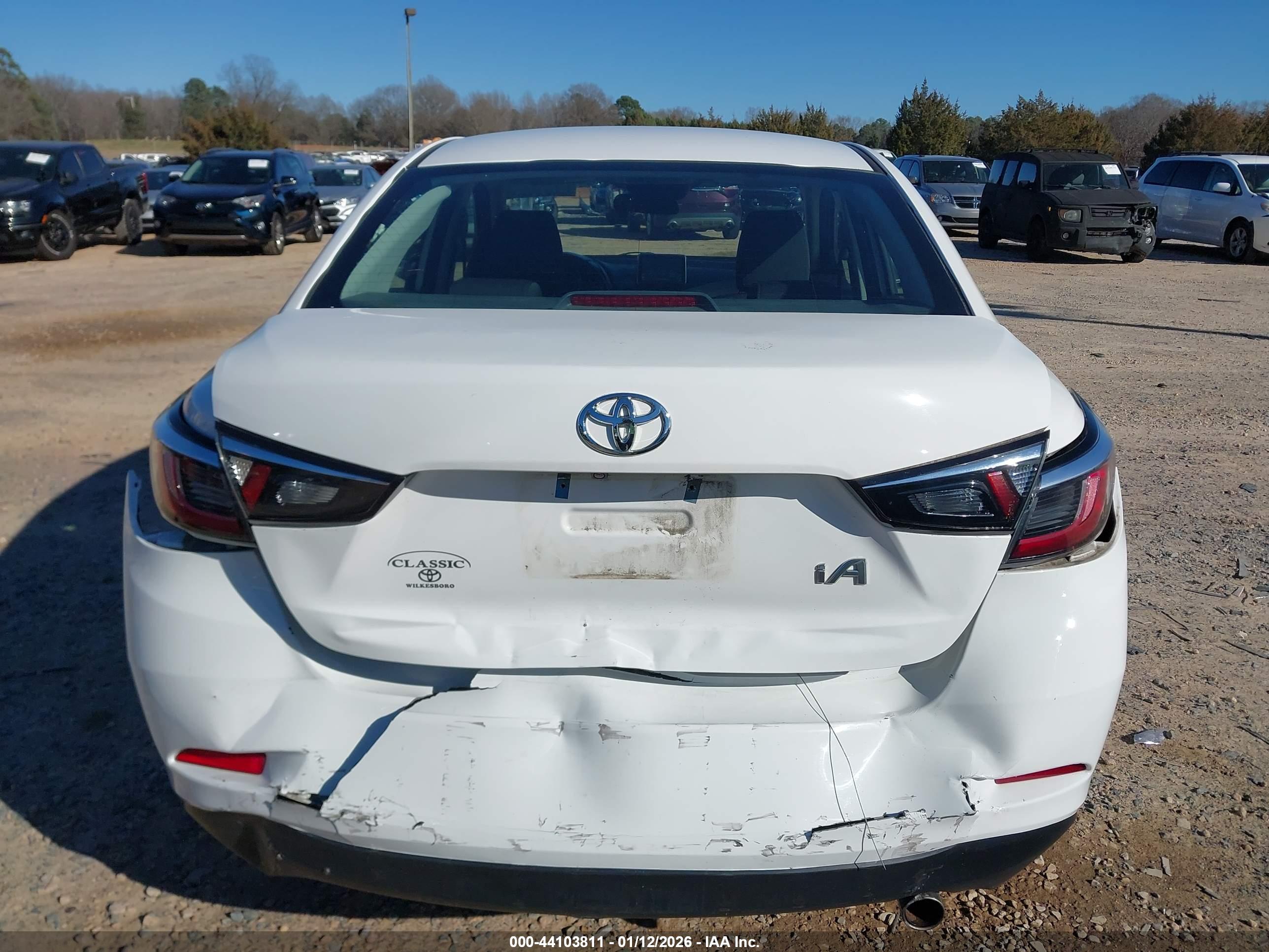 TOYOTA YARIS image 6