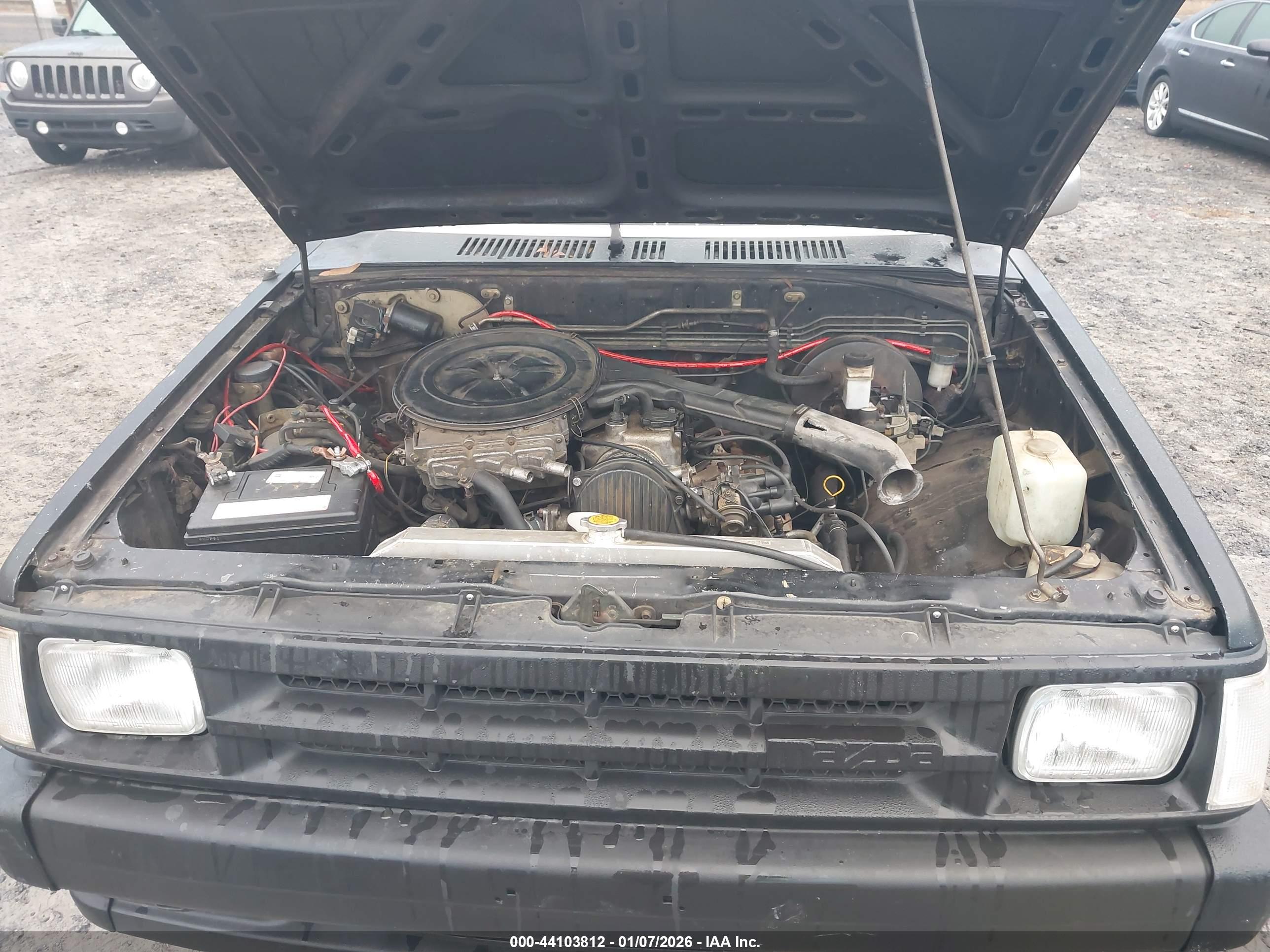 MAZDA B2200 image 10