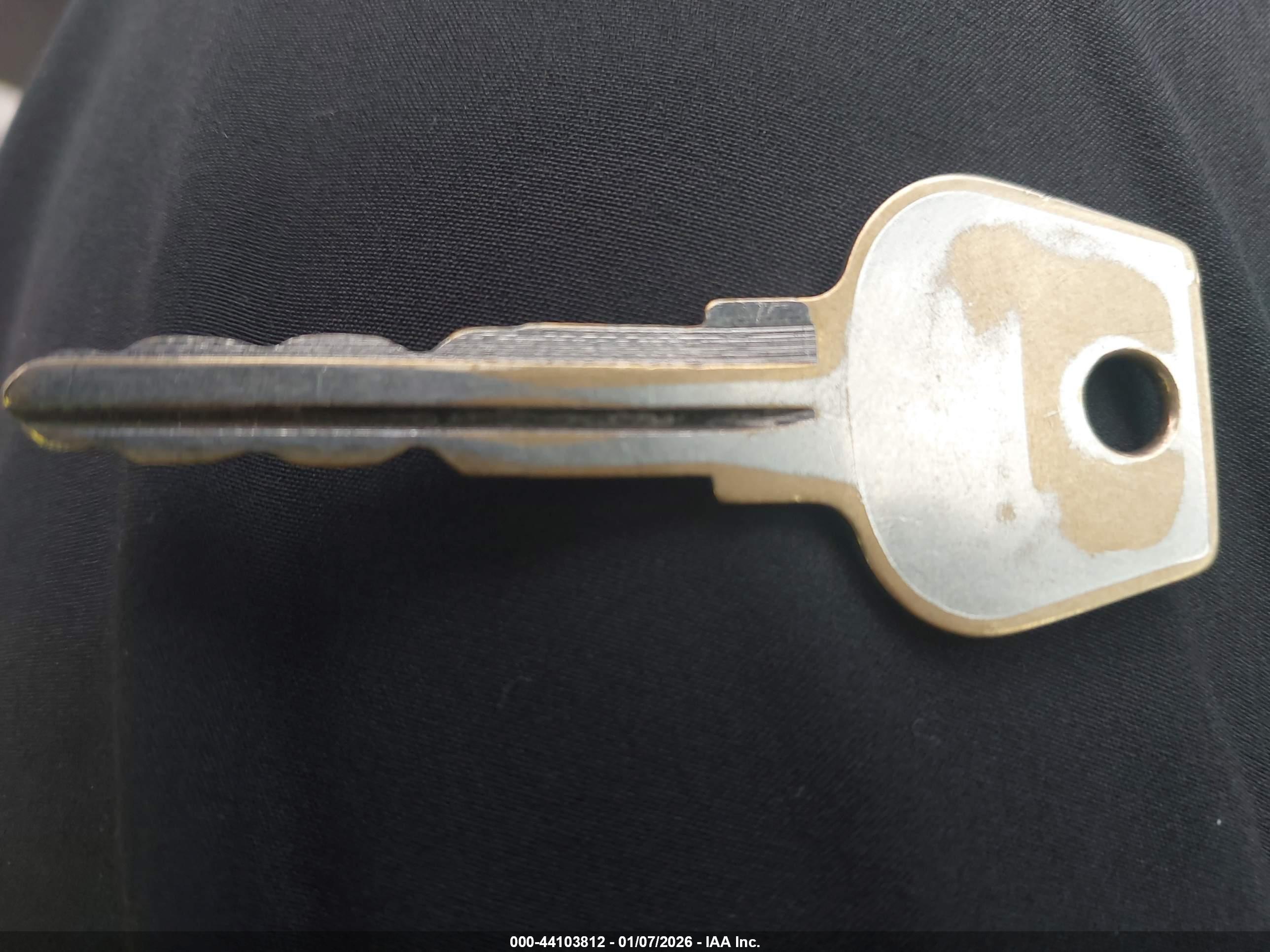 MAZDA B2200 image 11