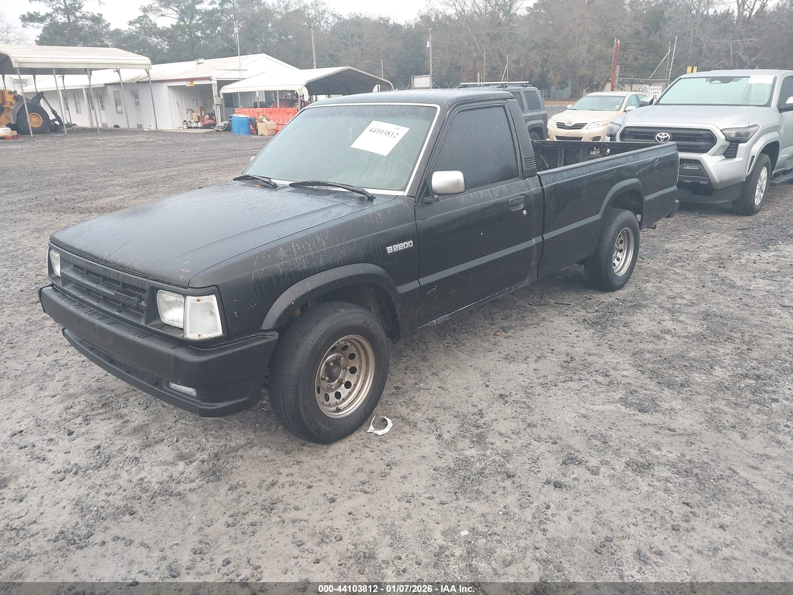 MAZDA B2200 image 2