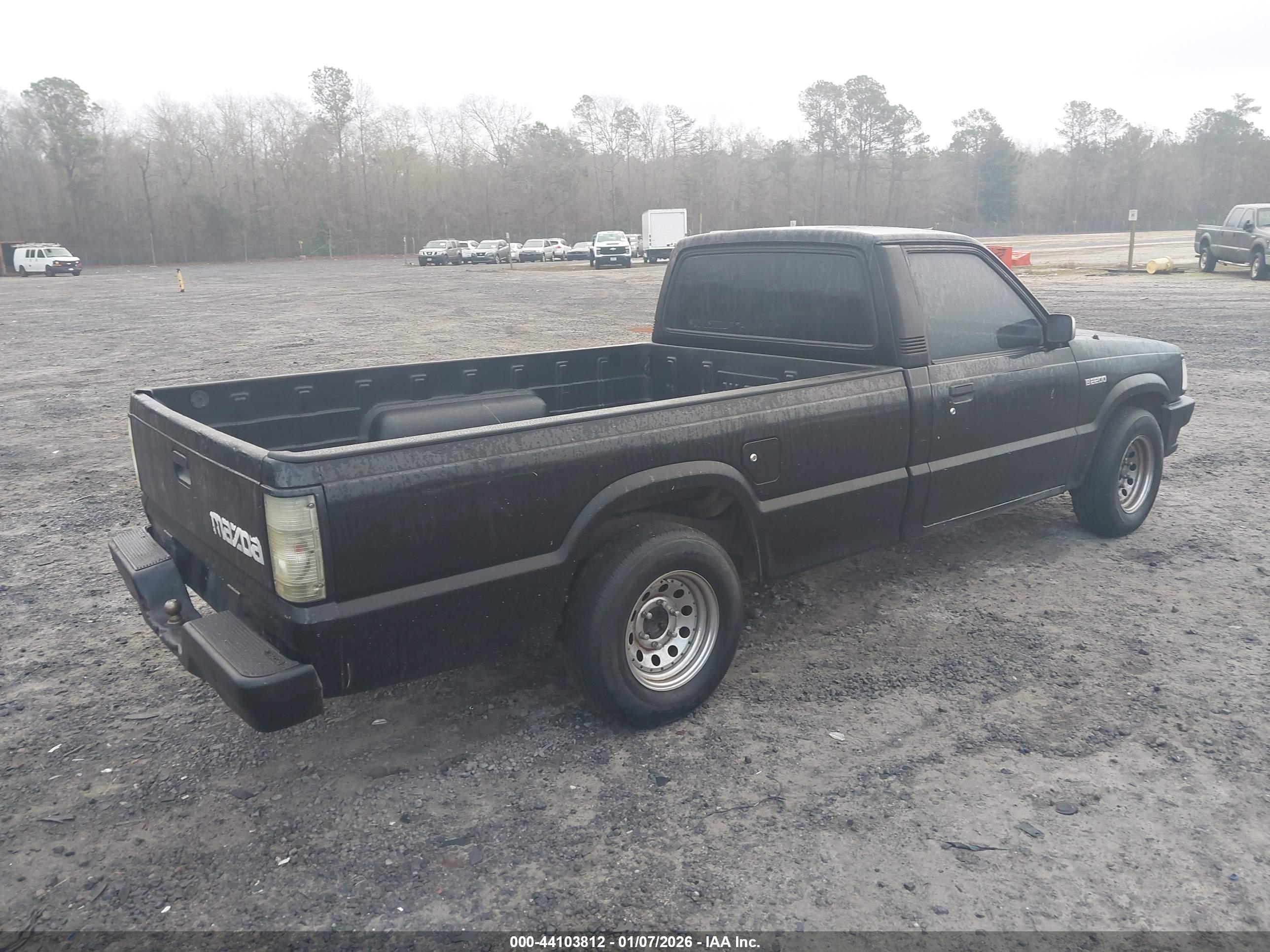 MAZDA B2200 image 4