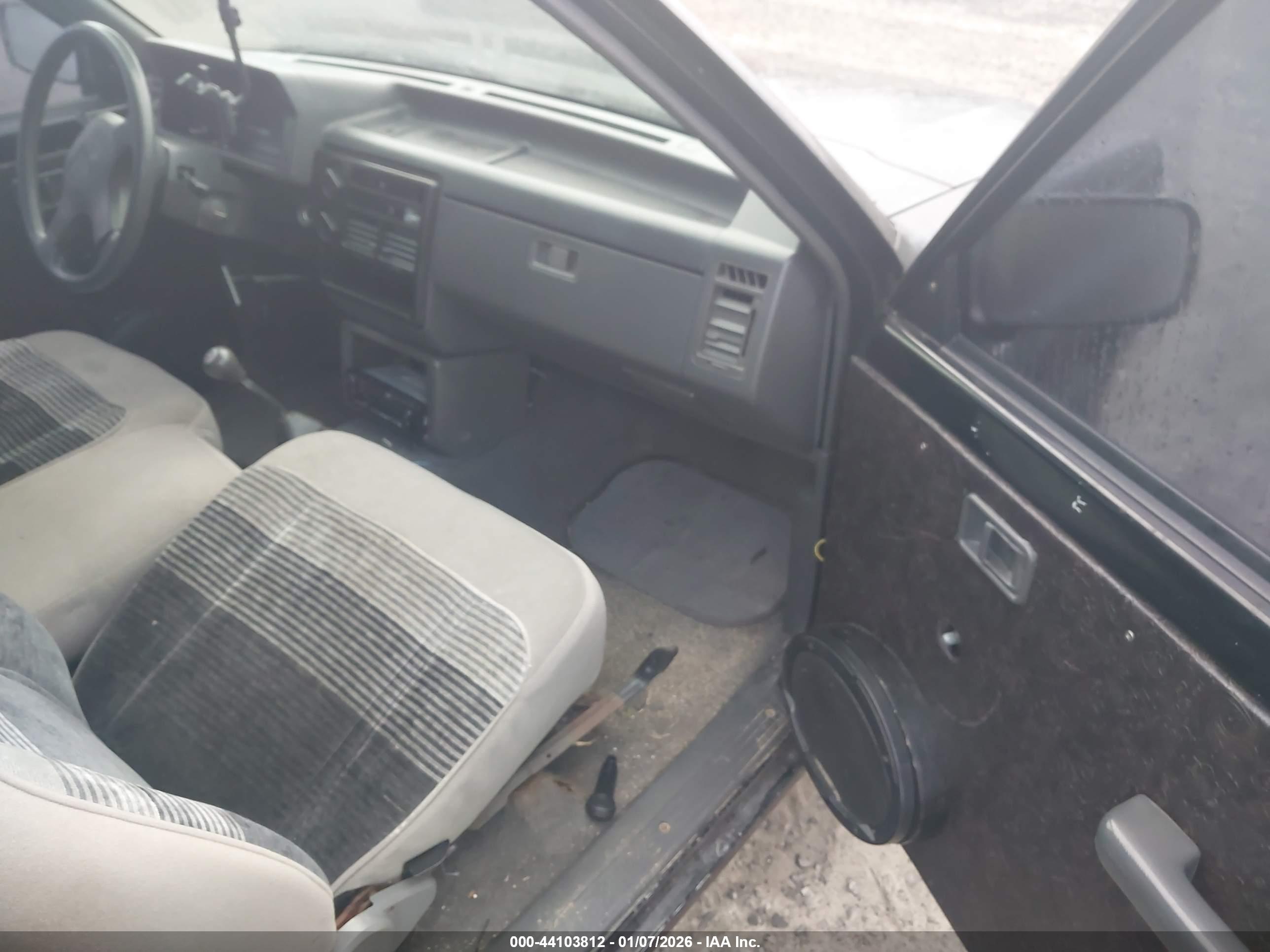 MAZDA B2200 image 5
