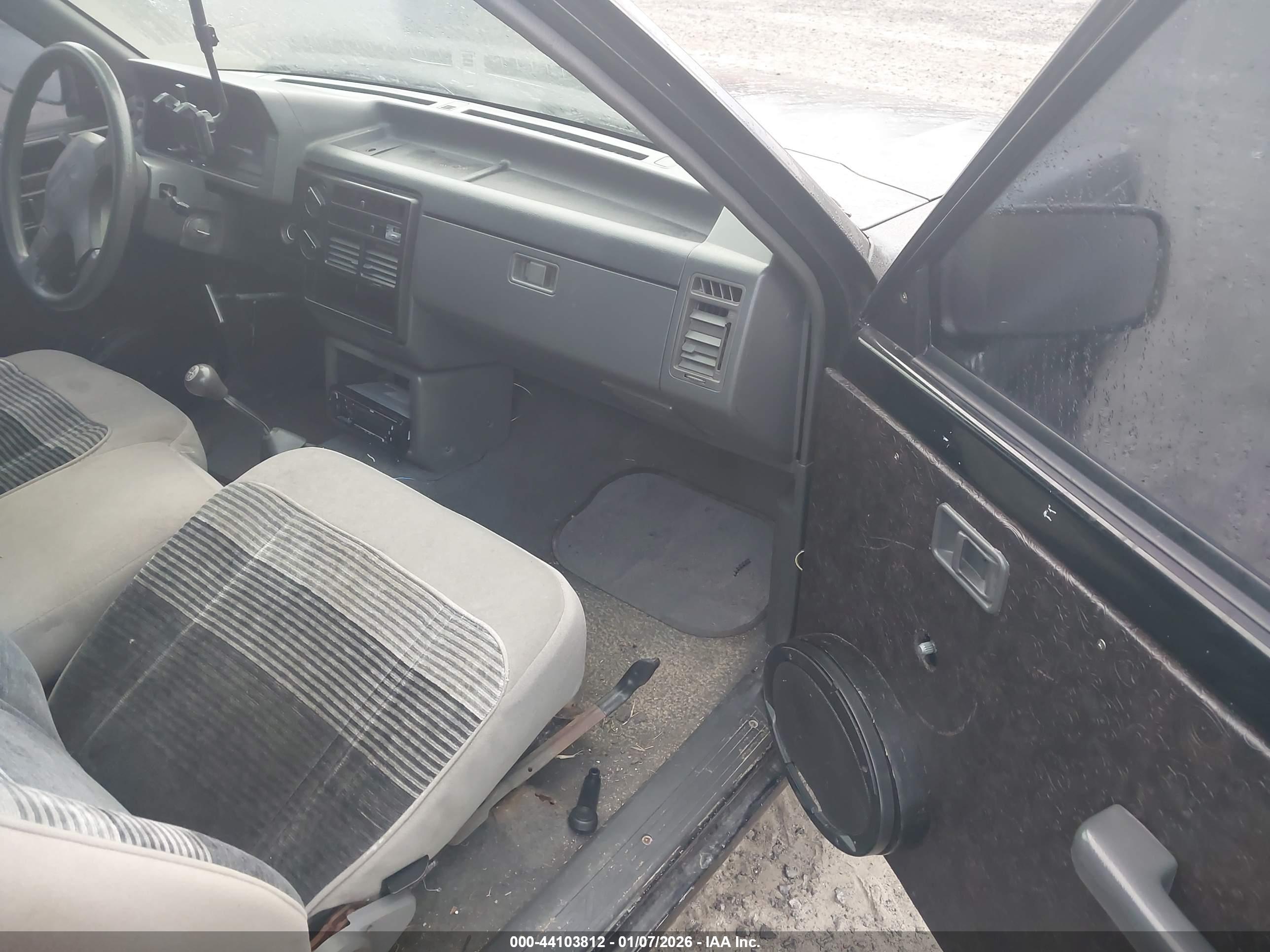 MAZDA B2200 image 8