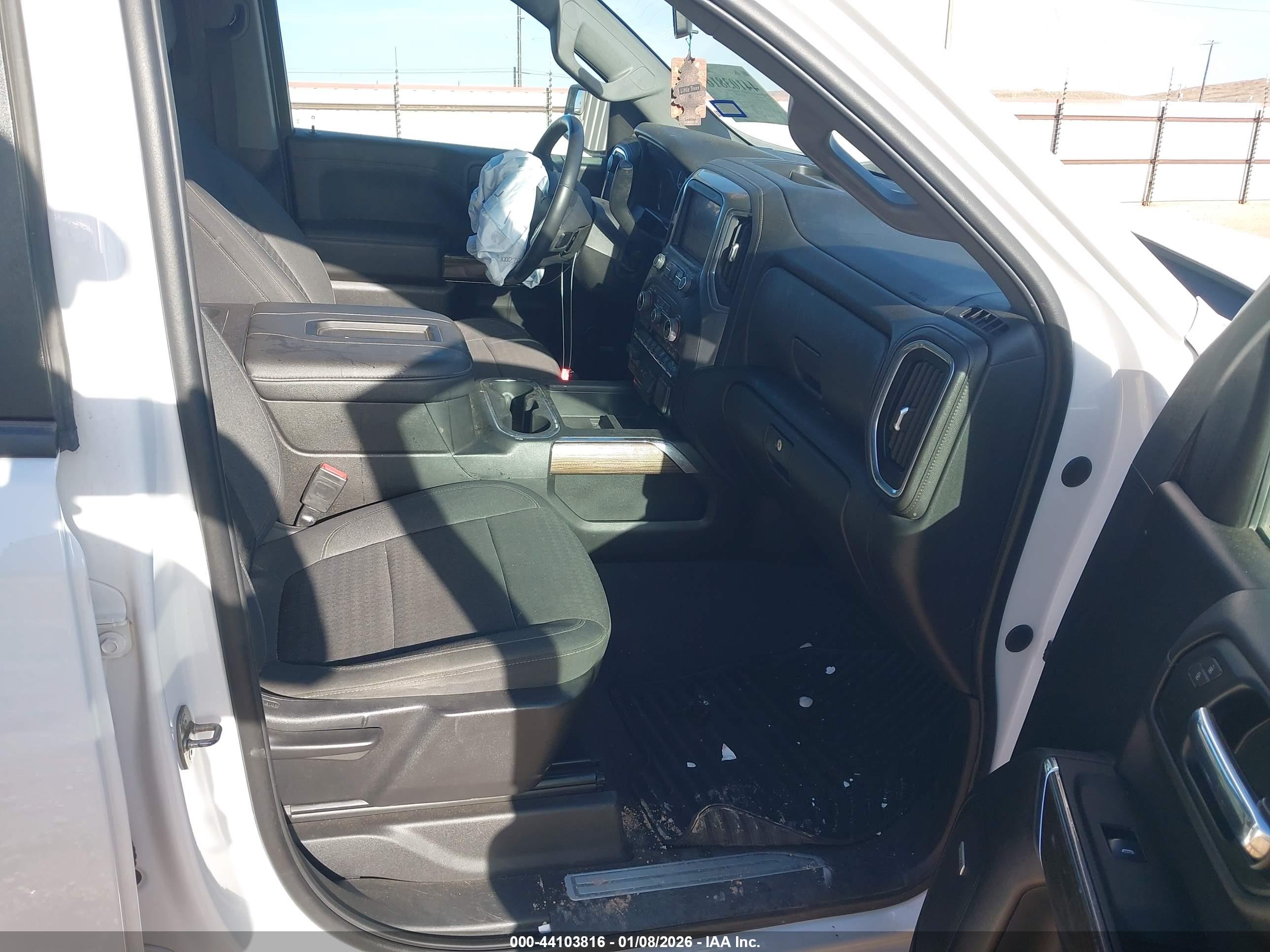 CHEVROLET SILVERADO image 5