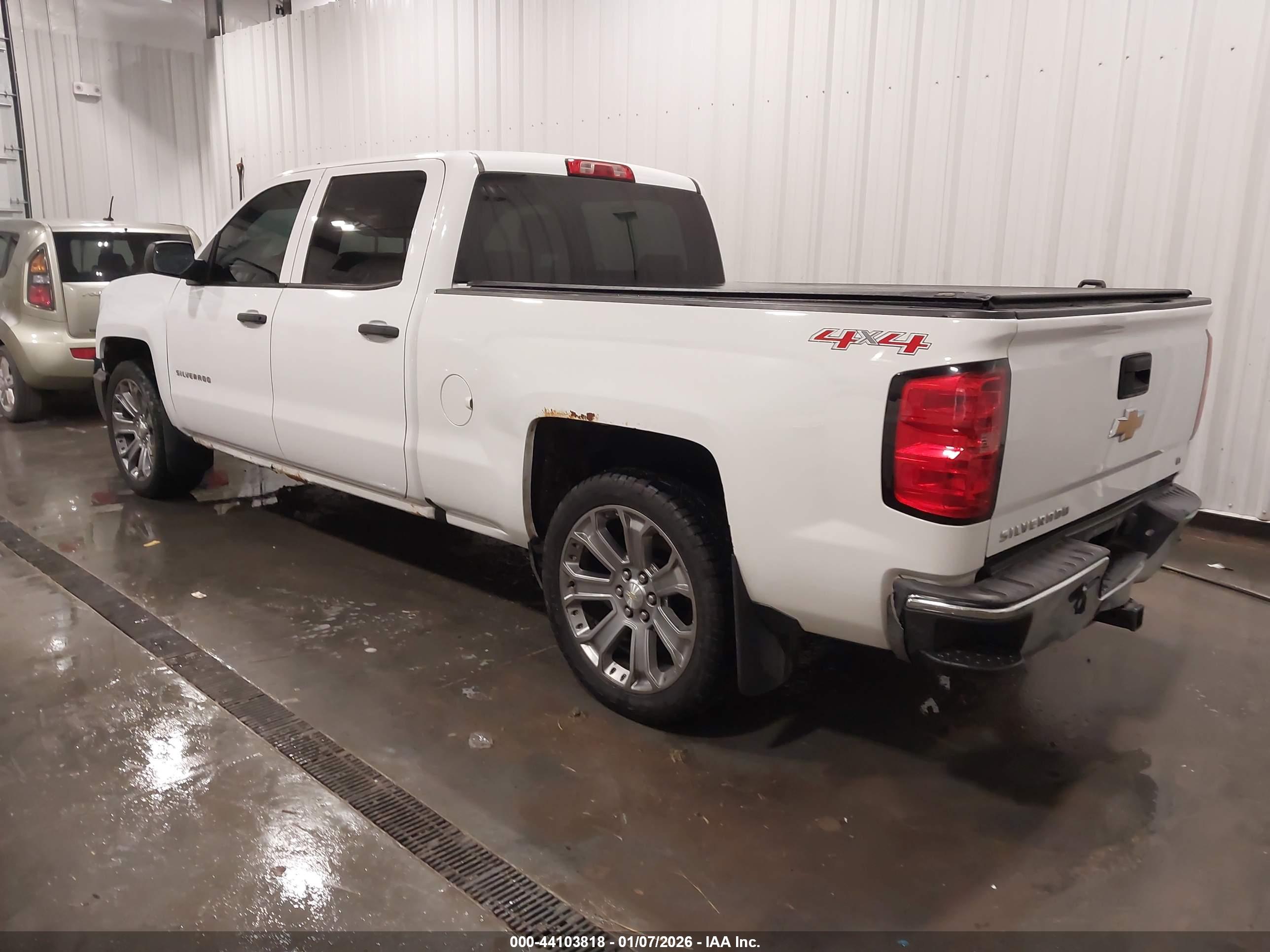 CHEVROLET SILVERADO image 3