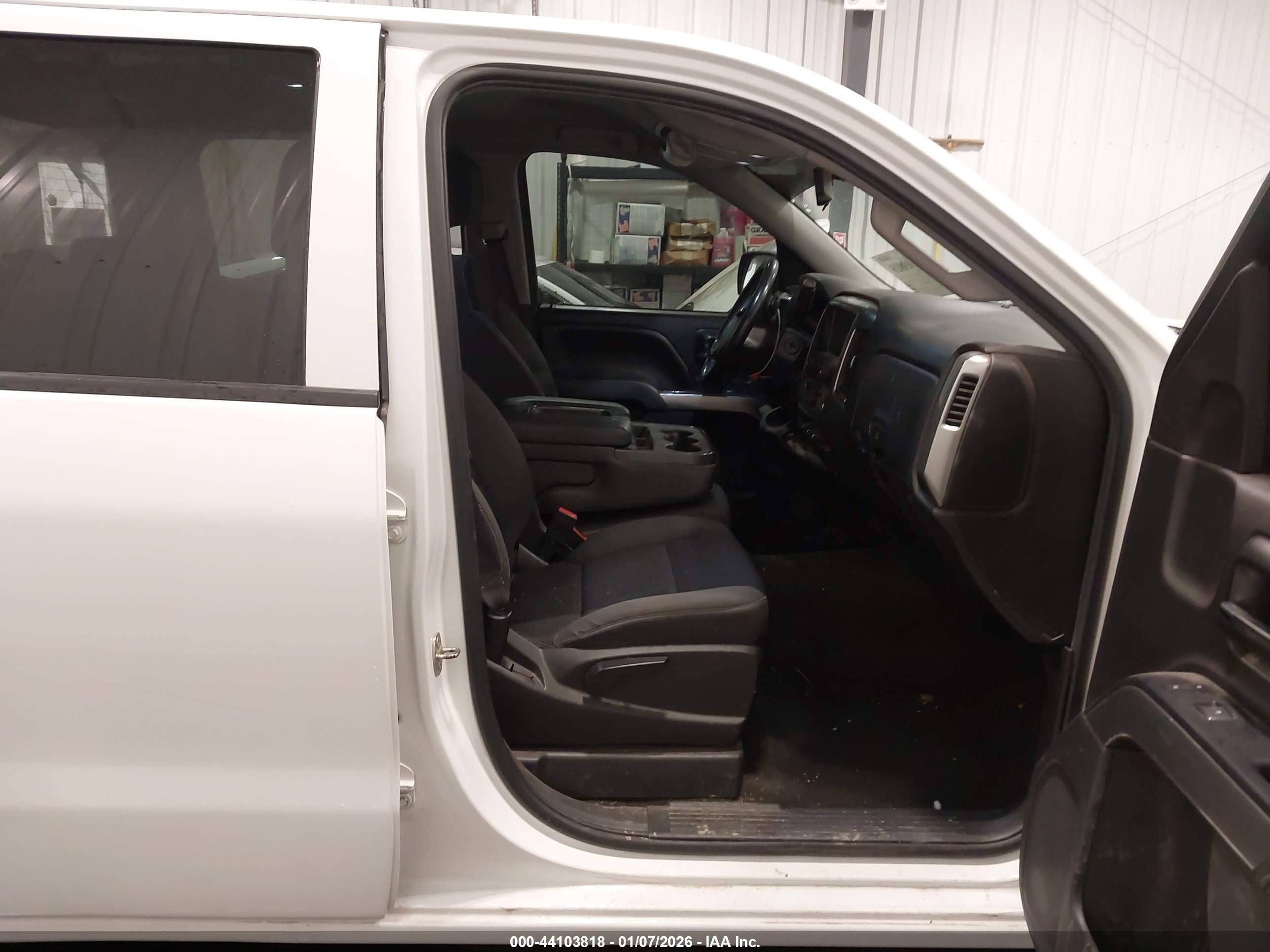 CHEVROLET SILVERADO image 5