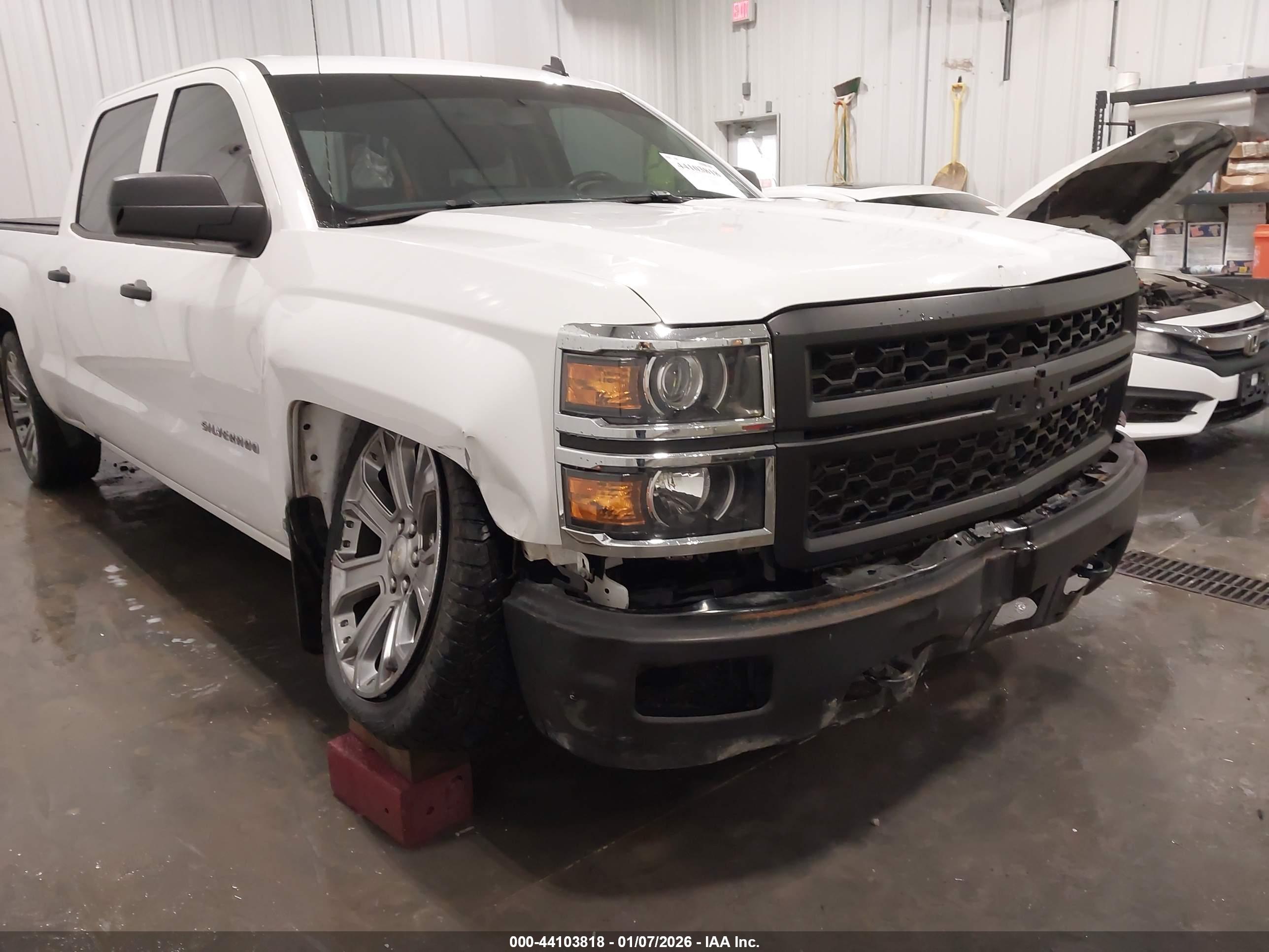 CHEVROLET SILVERADO image 6