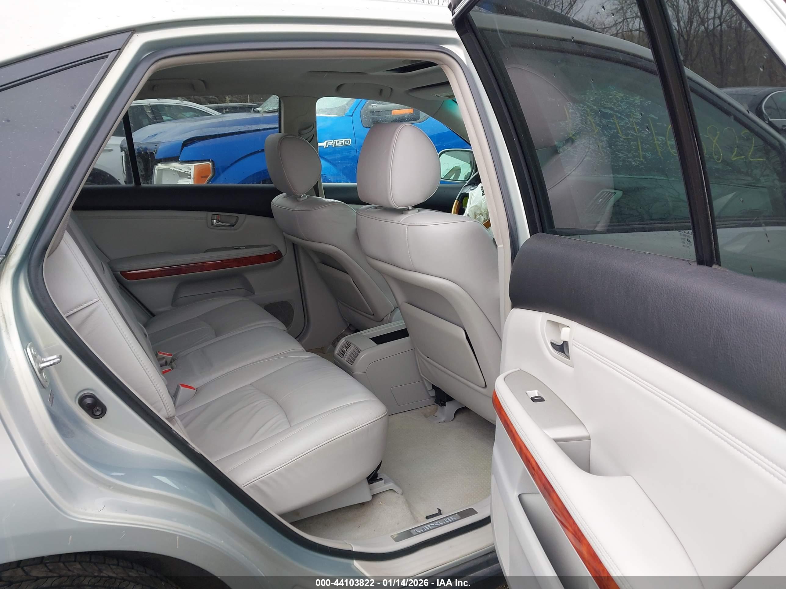 LEXUS RX image 8