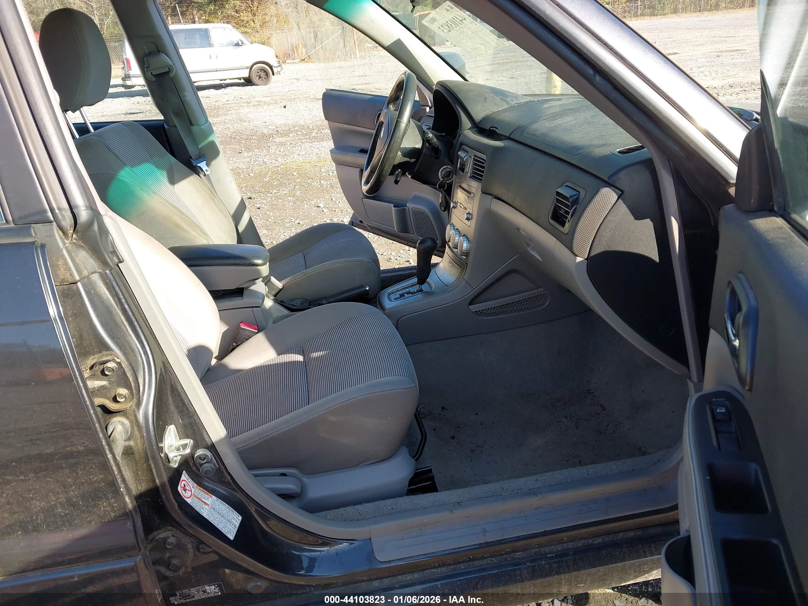 SUBARU FORESTER image 5