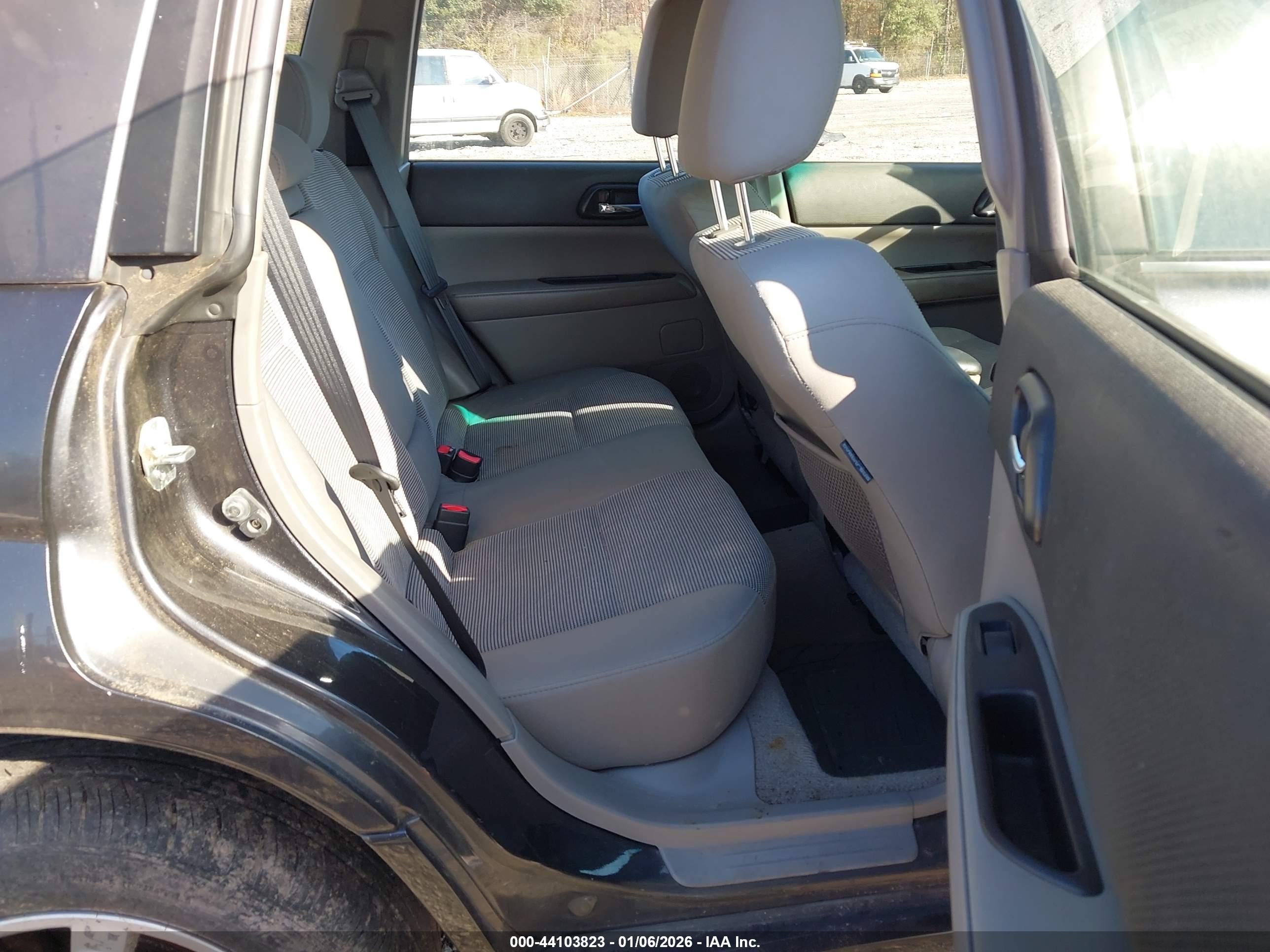 SUBARU FORESTER image 8