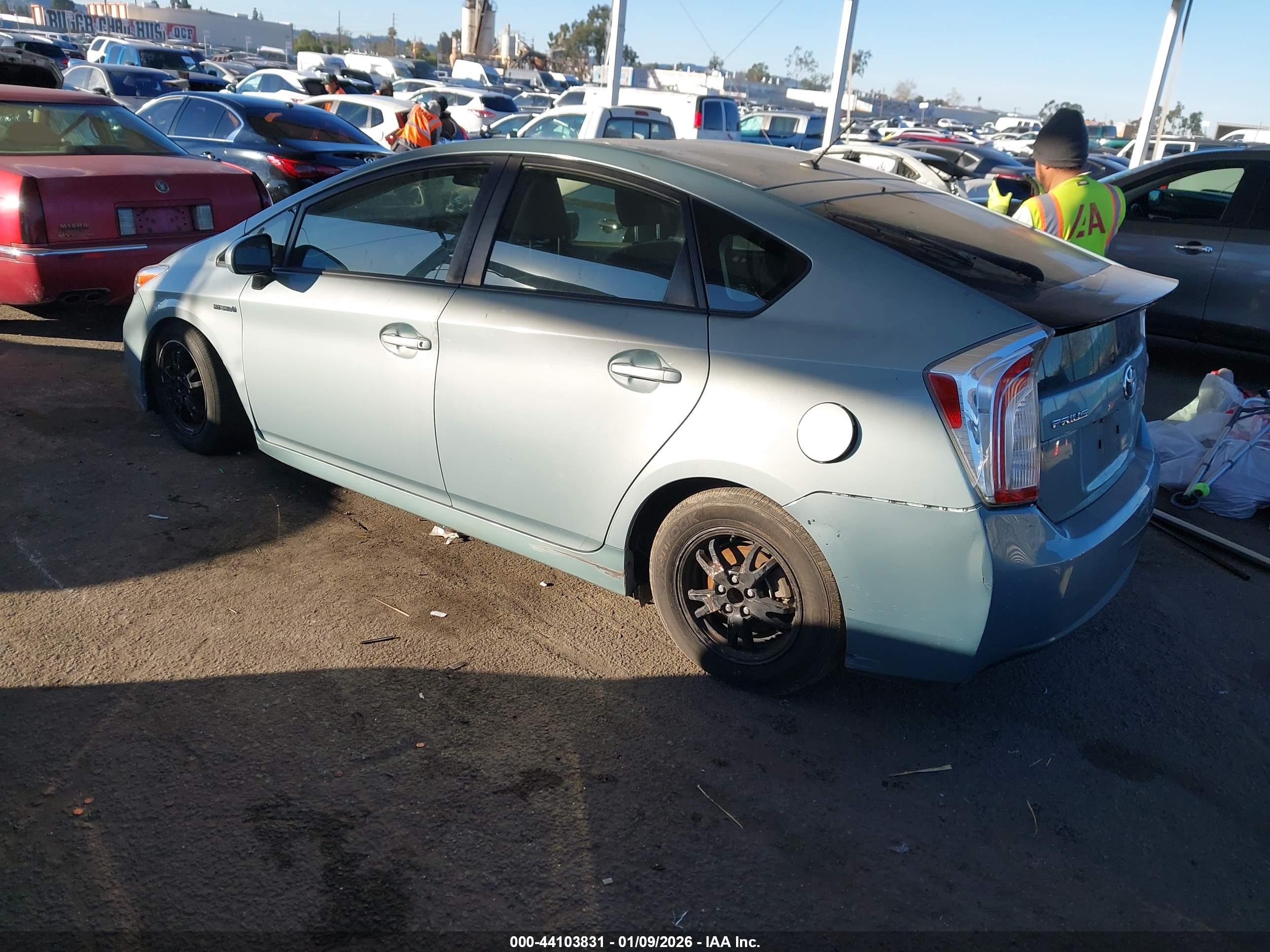 TOYOTA PRIUS image 3