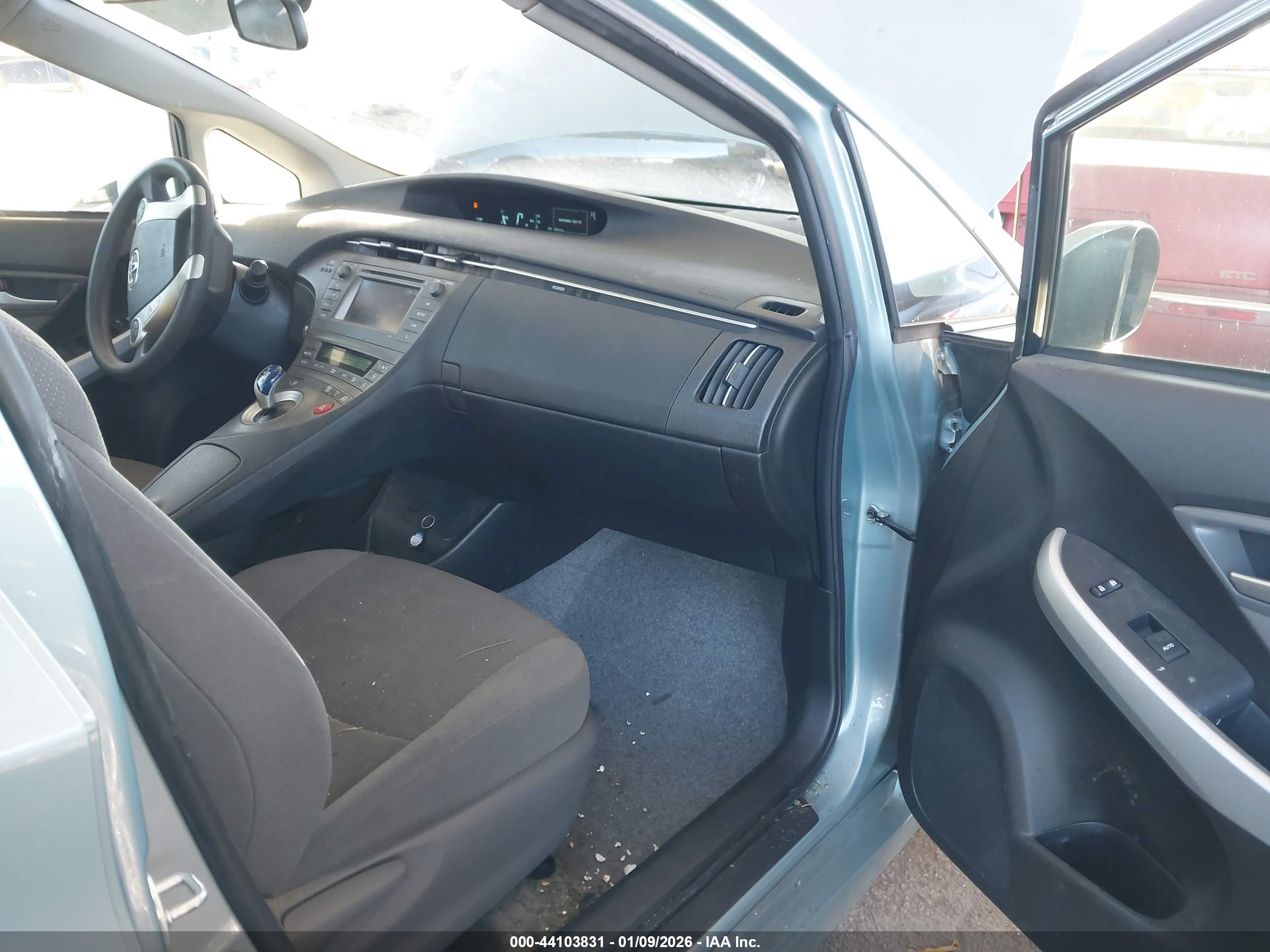 TOYOTA PRIUS image 5