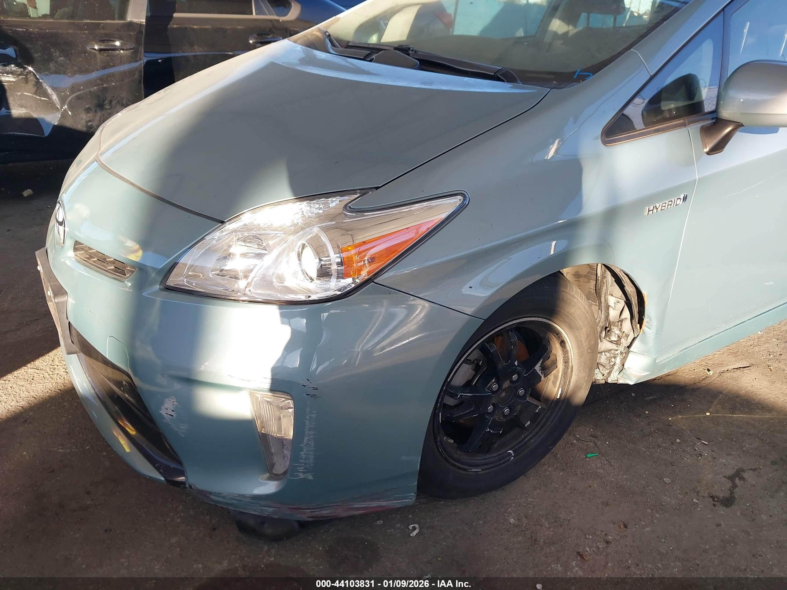 TOYOTA PRIUS image 6
