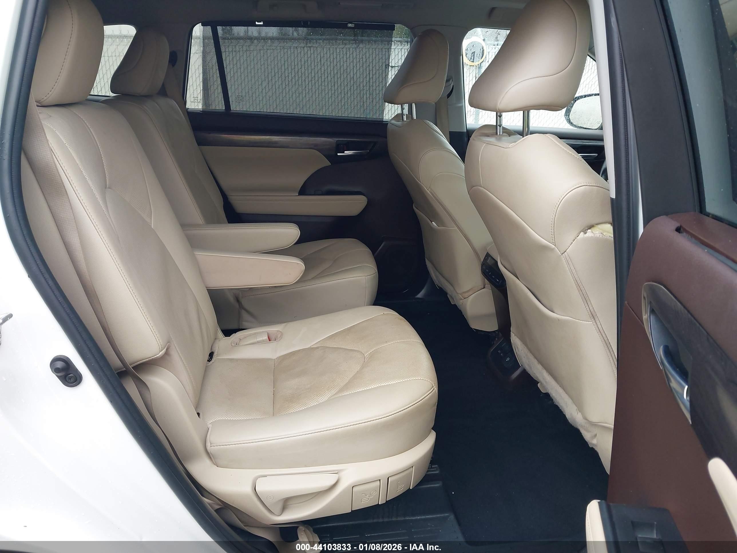 TOYOTA HIGHLANDER image 8
