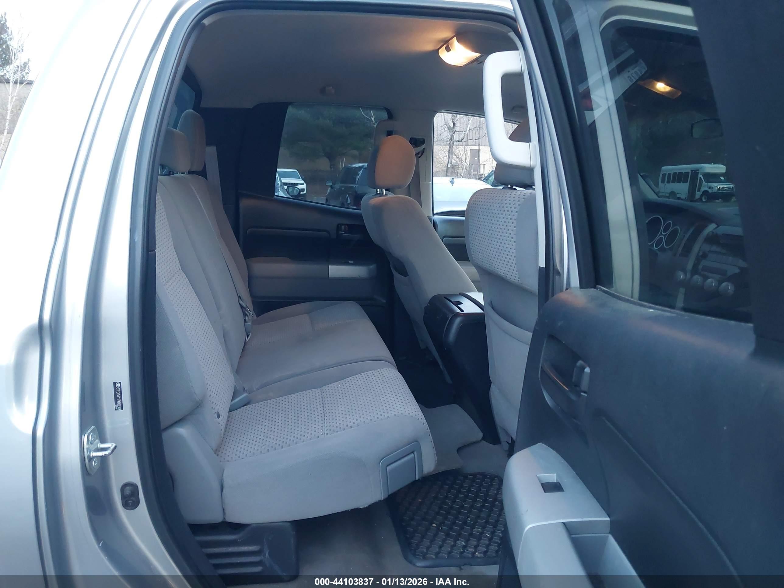 TOYOTA TUNDRA image 8