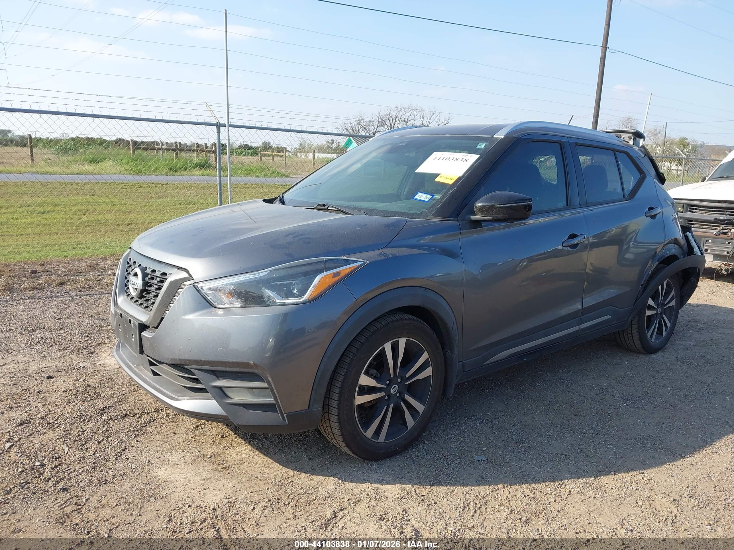 NISSAN KICKS image 2