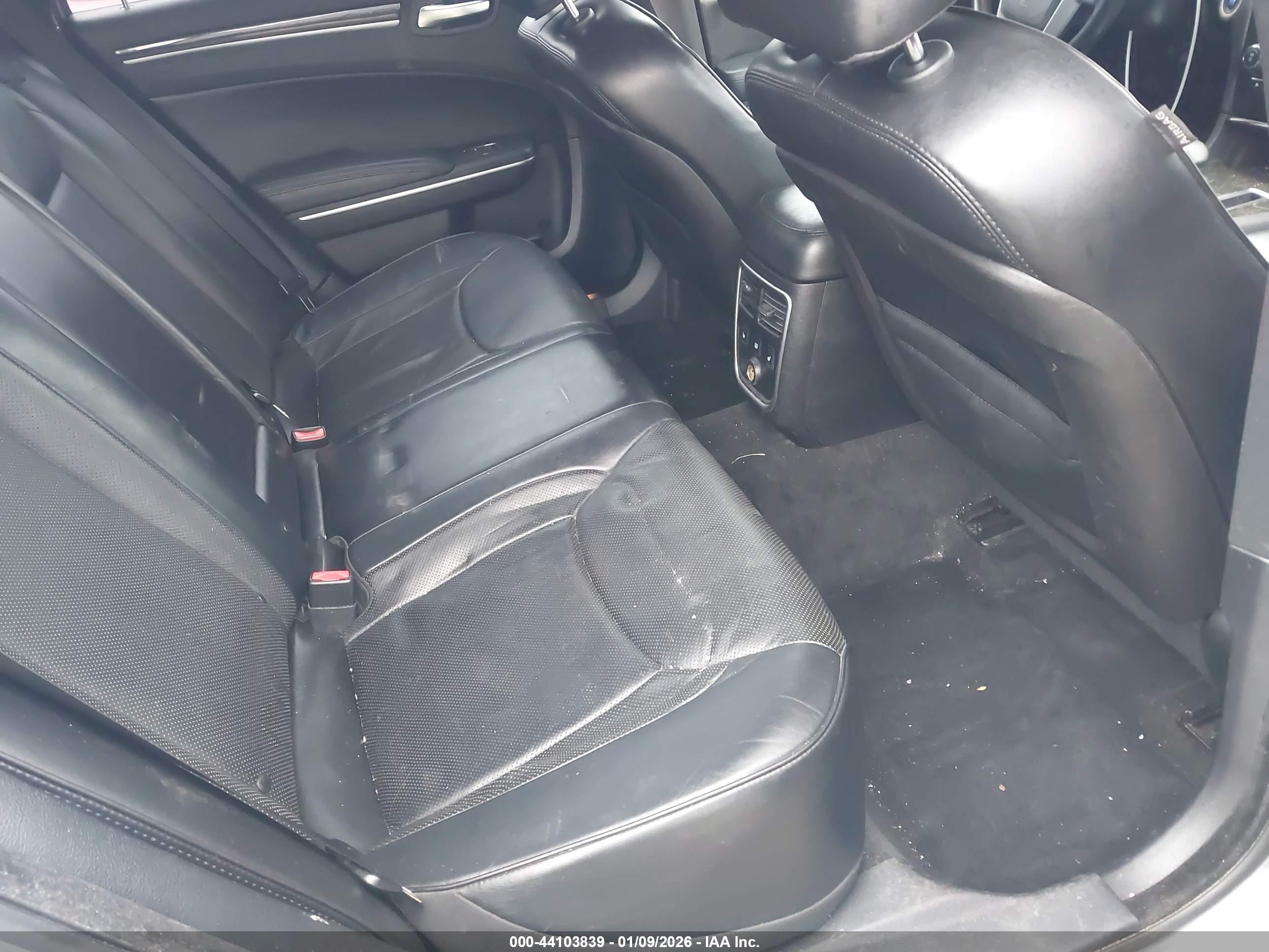 CHRYSLER 300C image 8