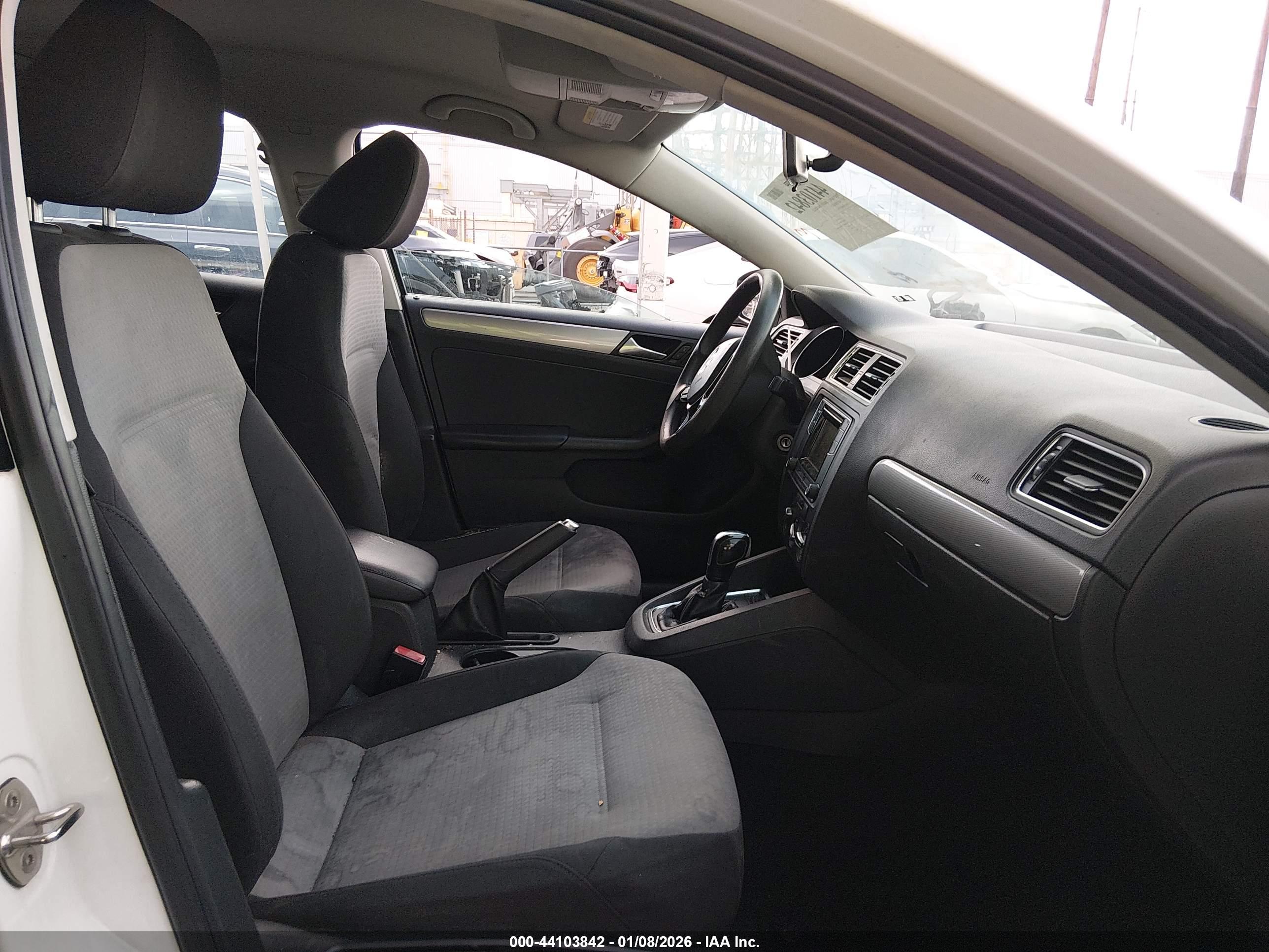 VOLKSWAGEN JETTA image 5