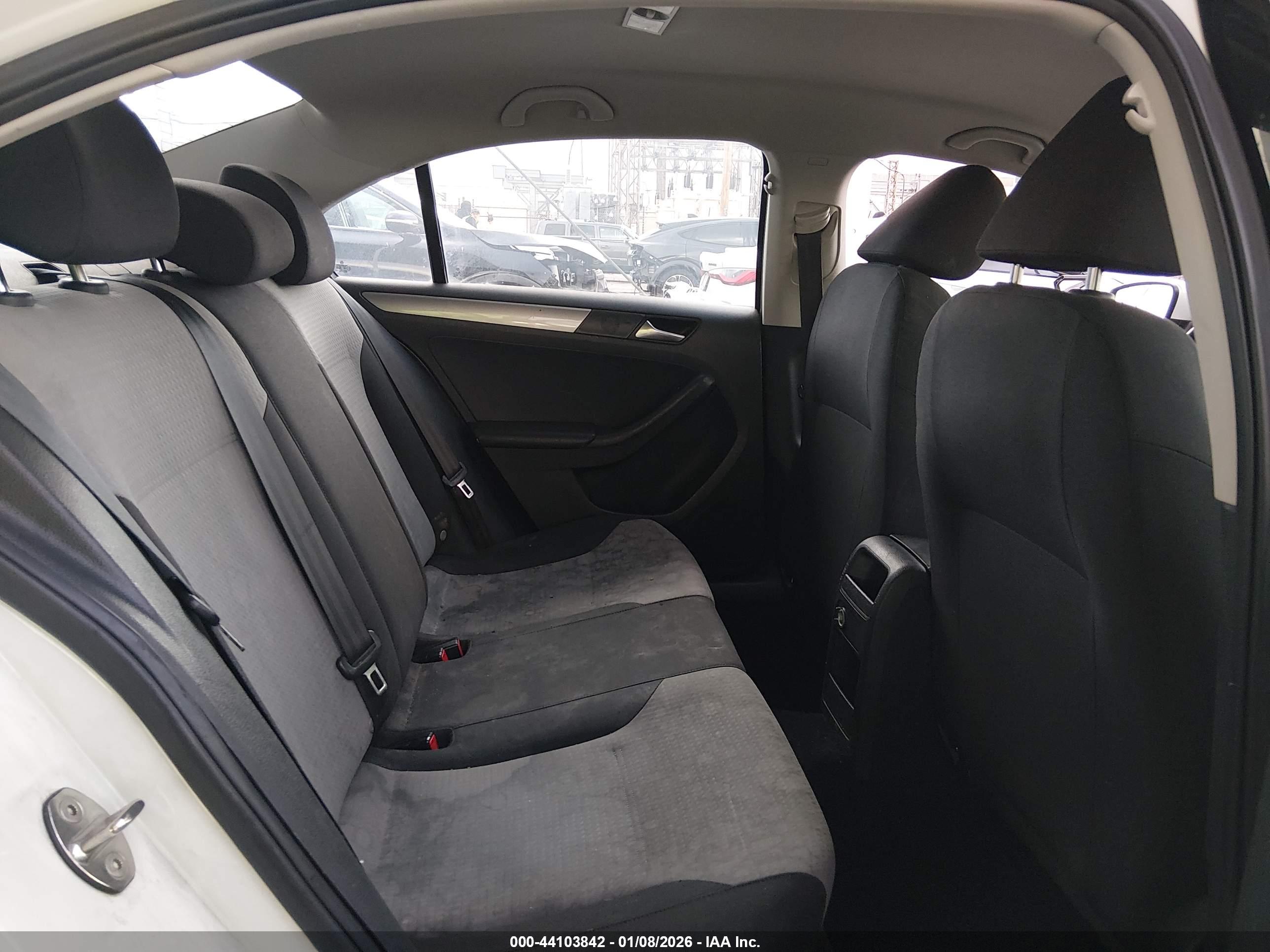 VOLKSWAGEN JETTA image 8