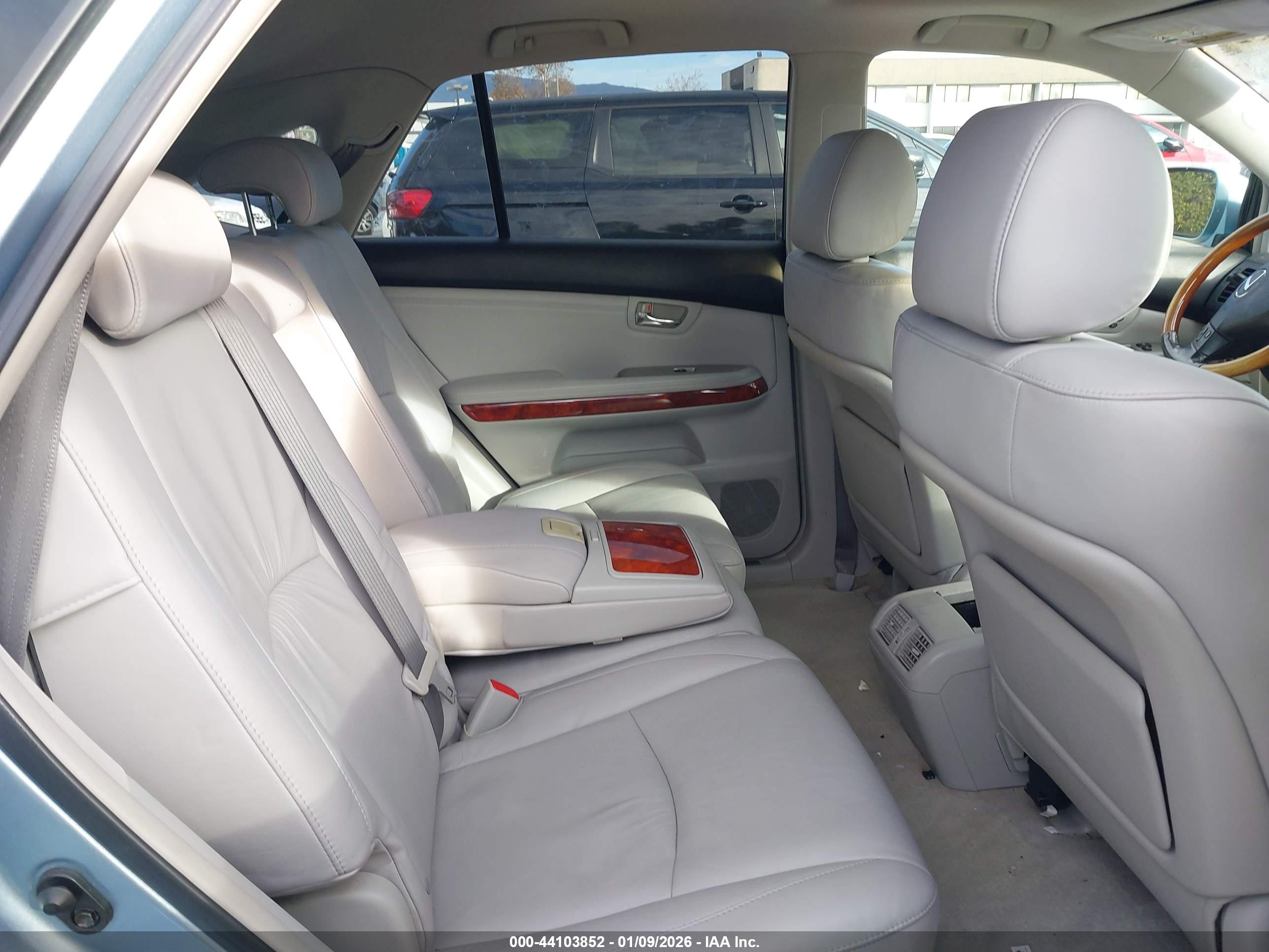 LEXUS RX image 8