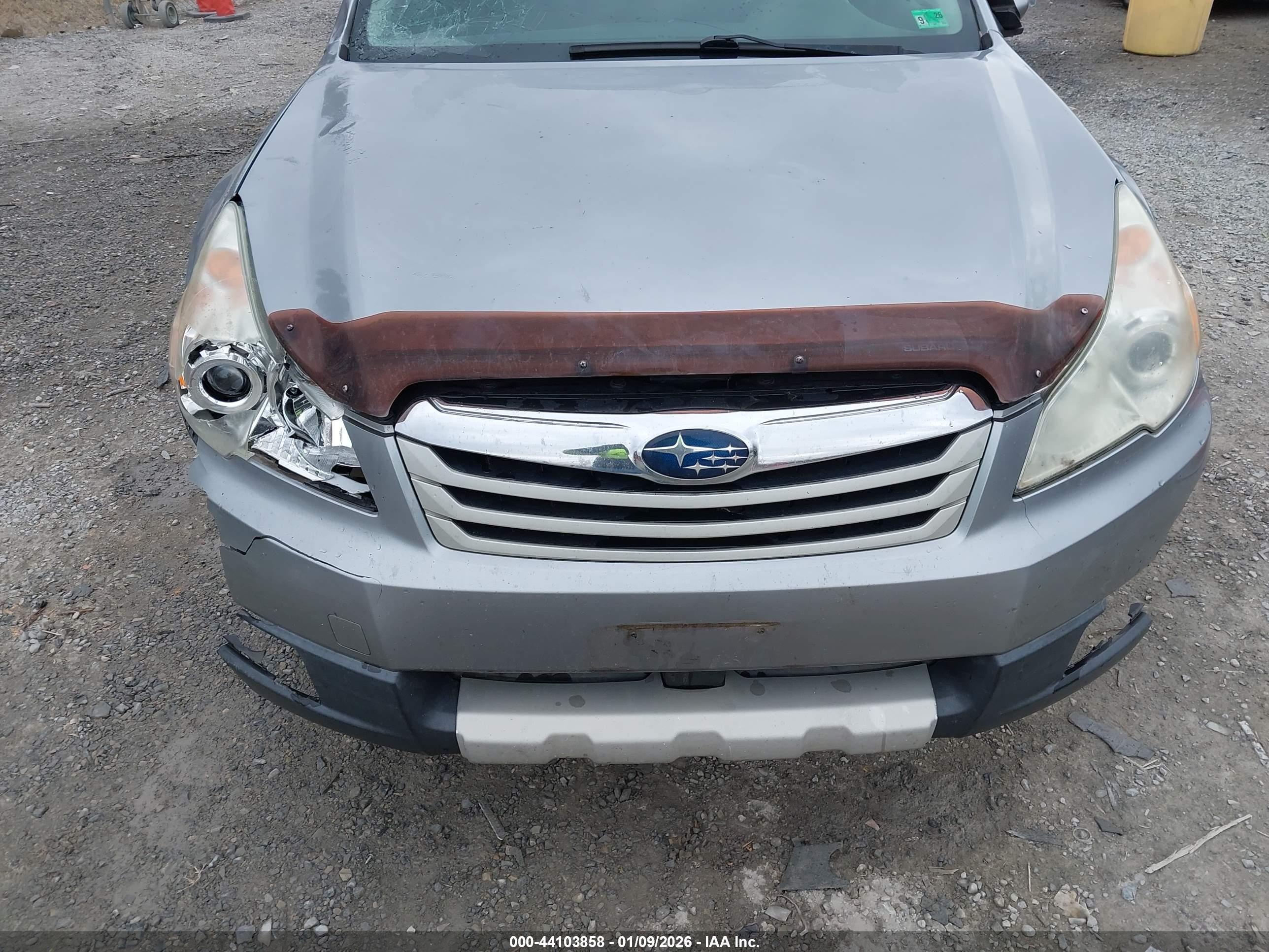 SUBARU OUTBACK image 6