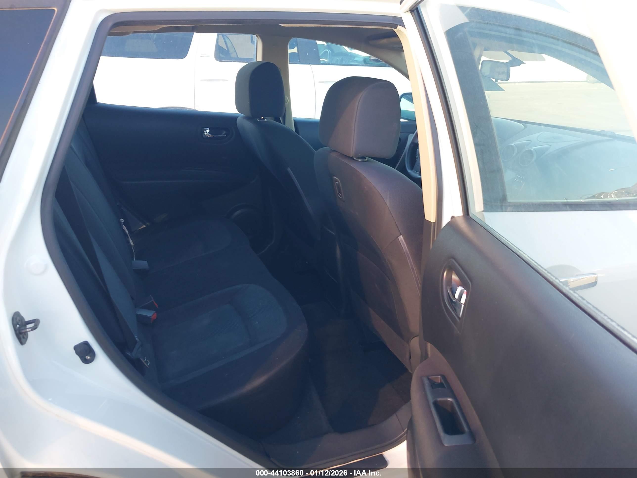 NISSAN ROGUE image 8