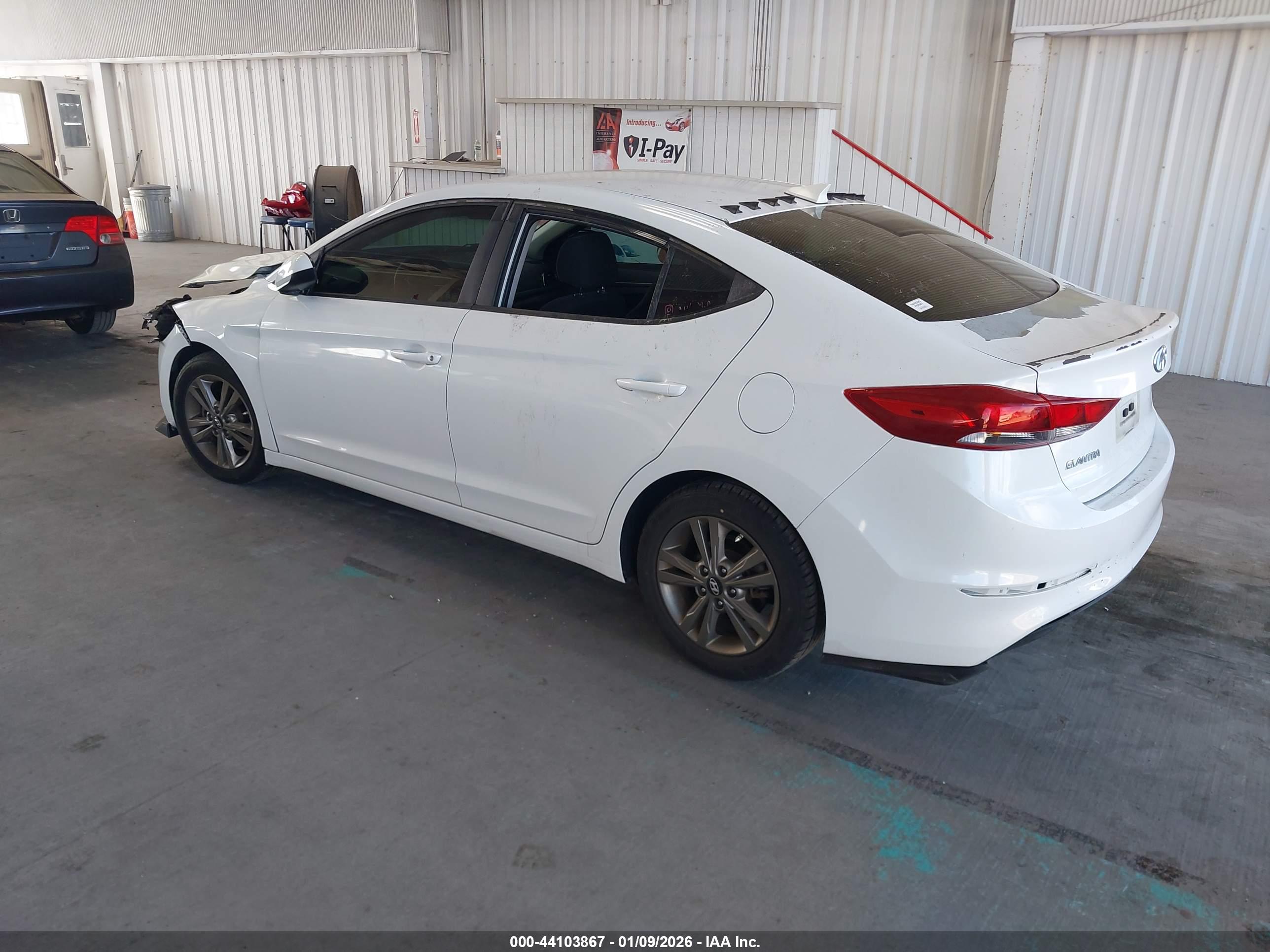 HYUNDAI ELANTRA image 3