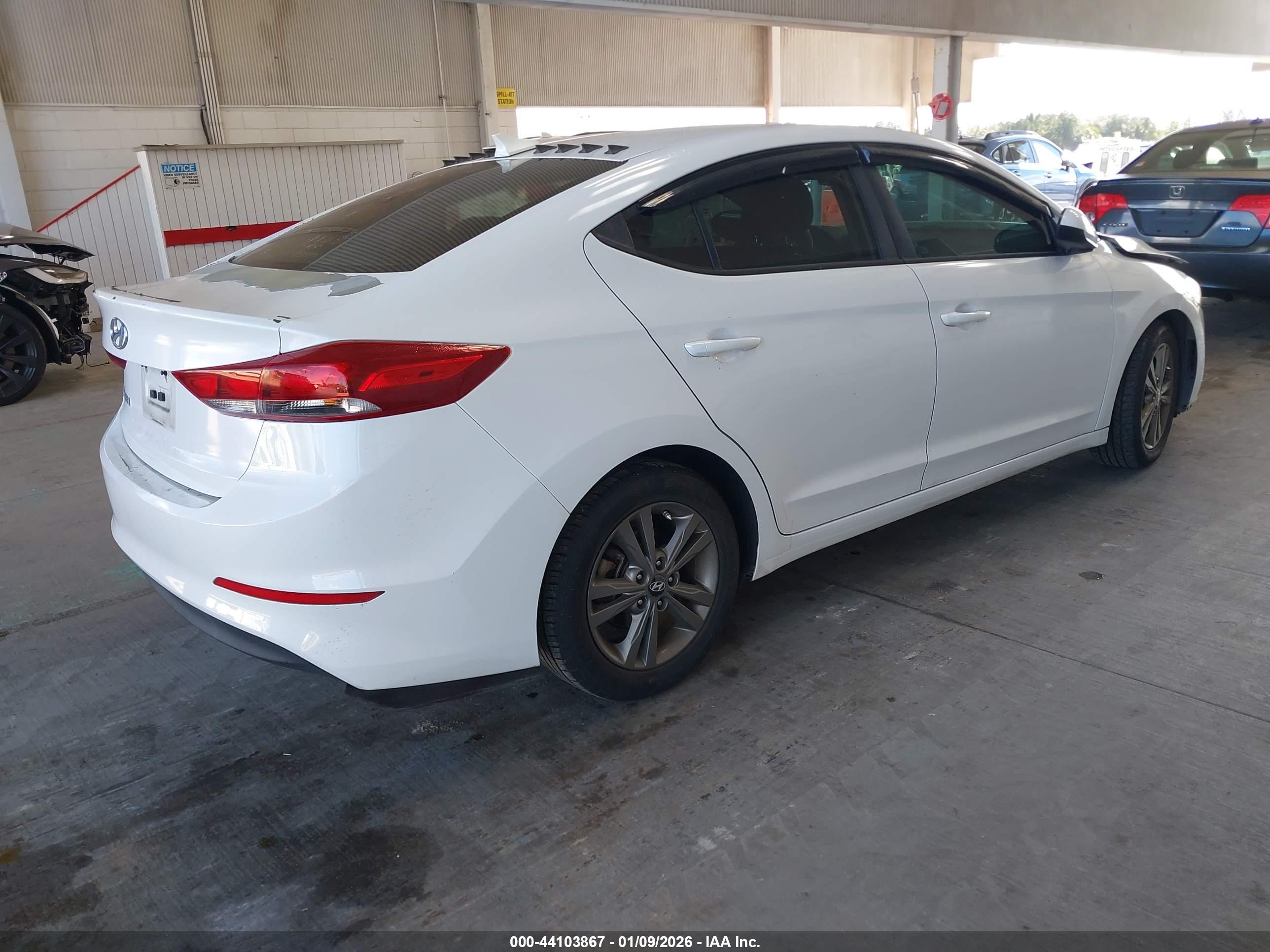 HYUNDAI ELANTRA image 4