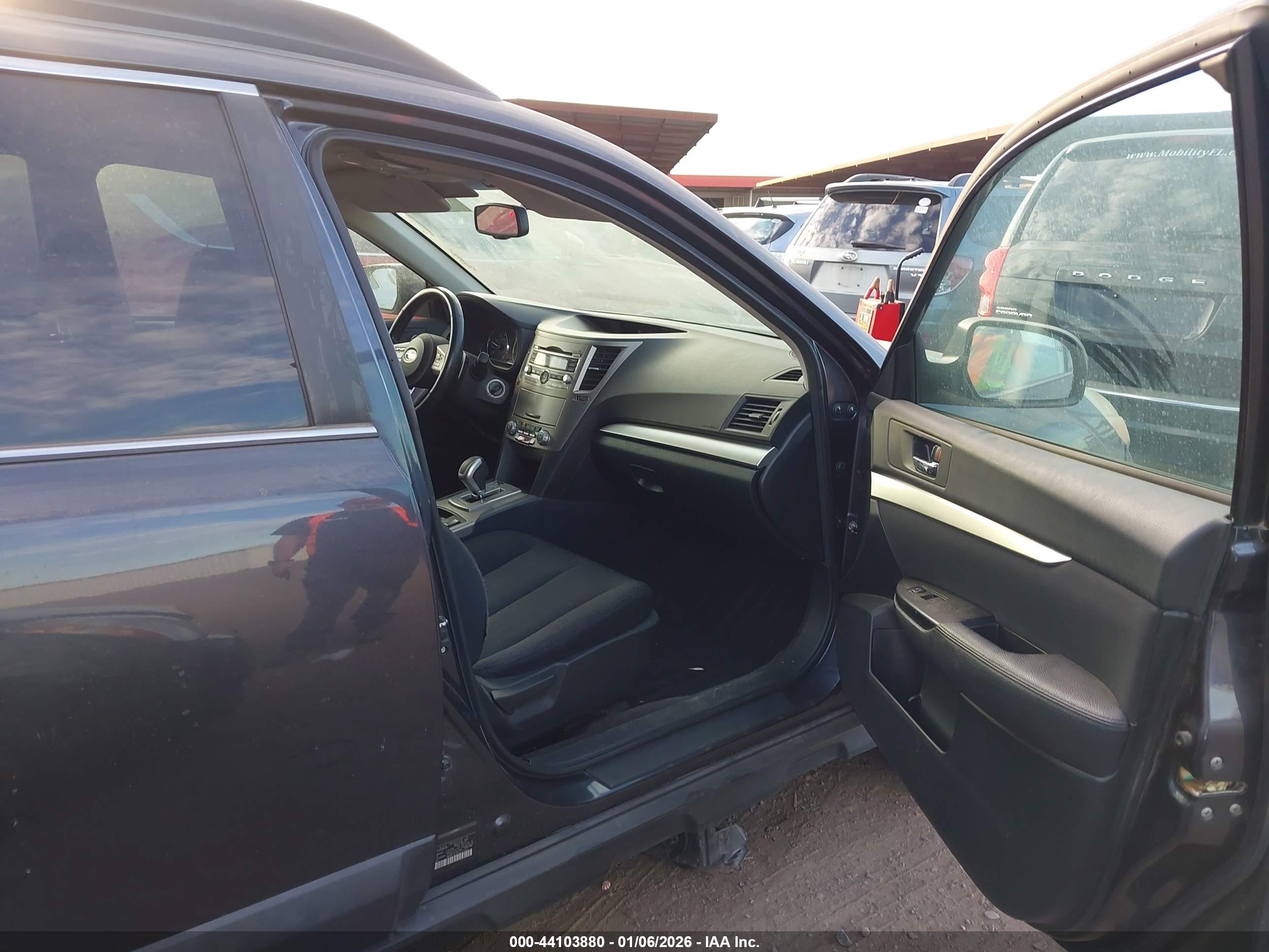 SUBARU OUTBACK image 5