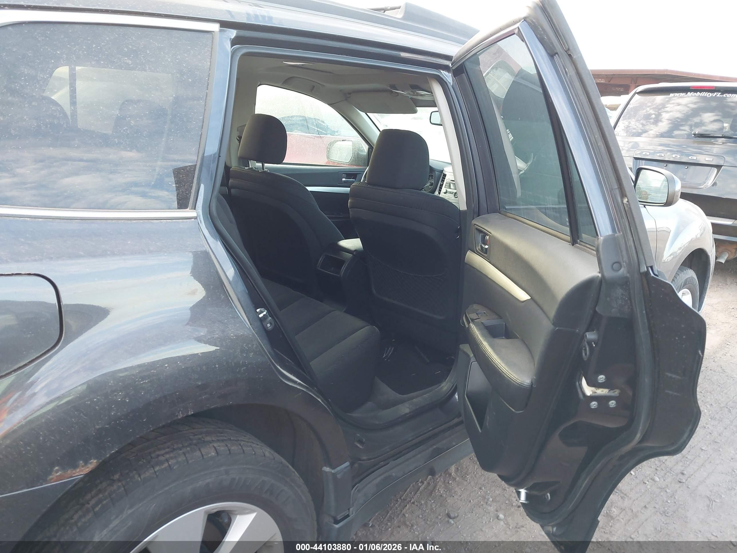 SUBARU OUTBACK image 8
