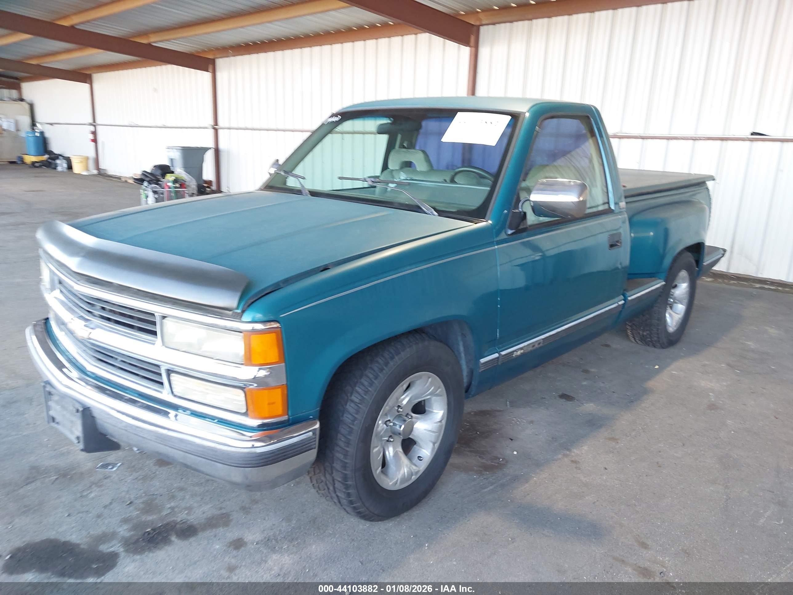CHEVROLET GMT-400 image 2